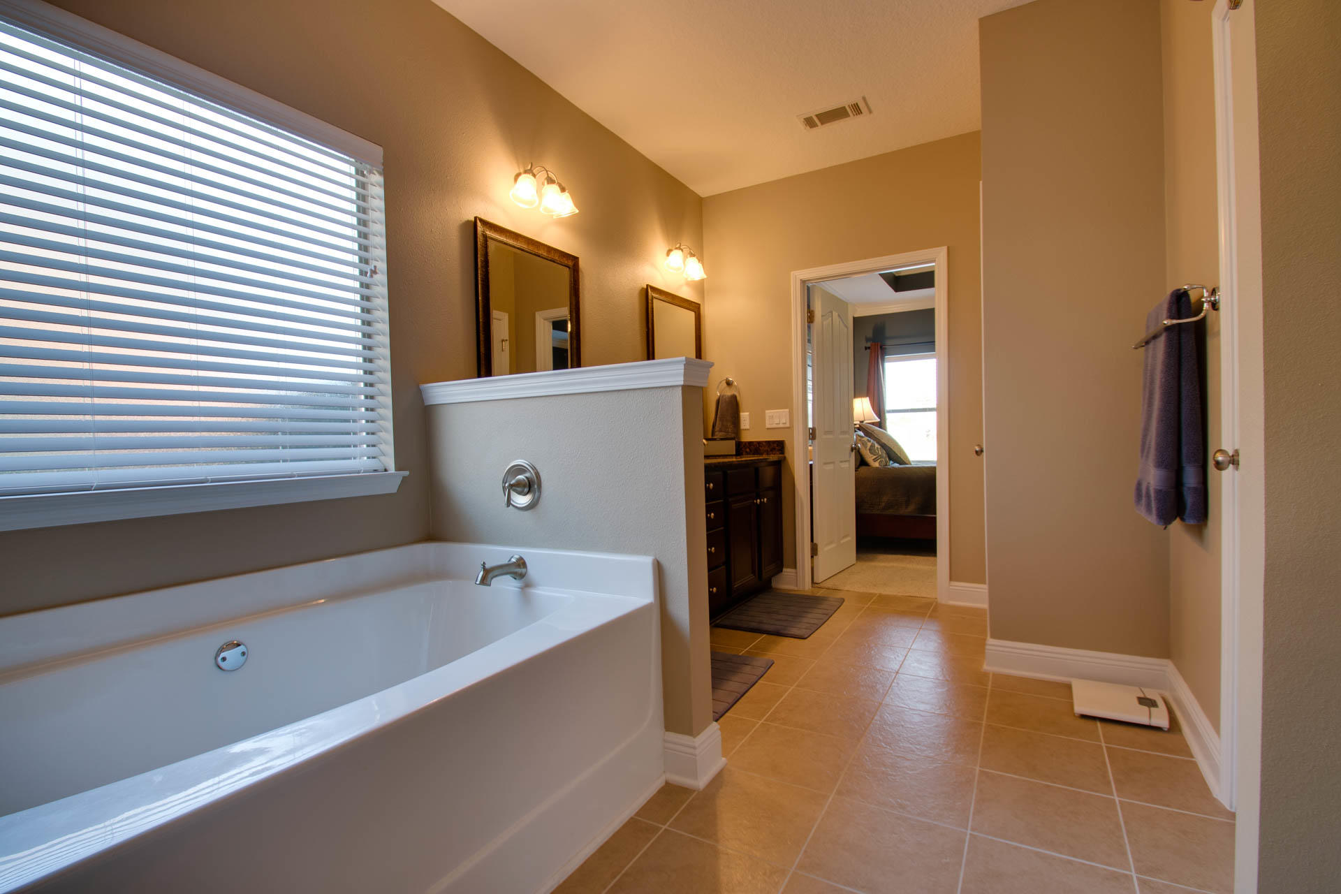 WHISPERING LAKE - Residential