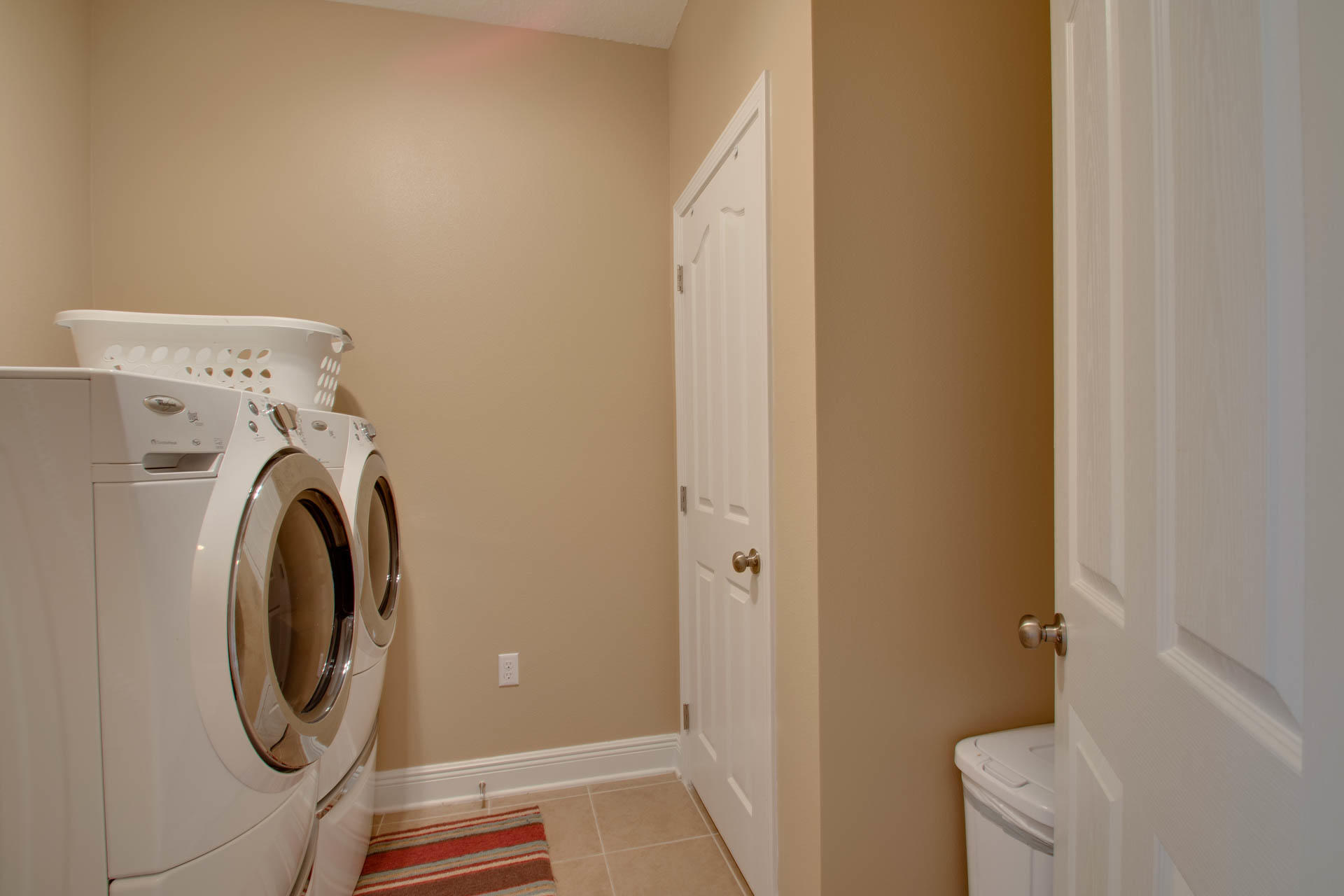 WHISPERING LAKE - Residential