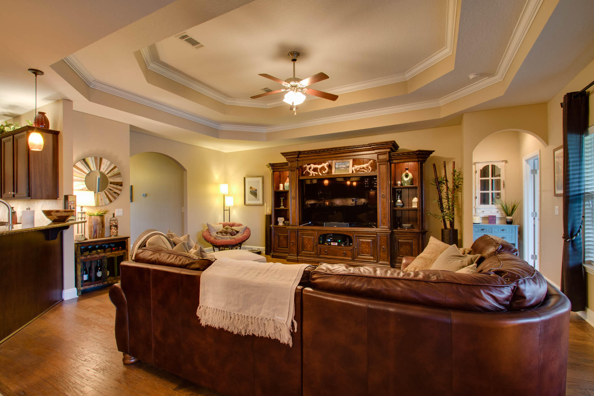 WHISPERING LAKE - Residential