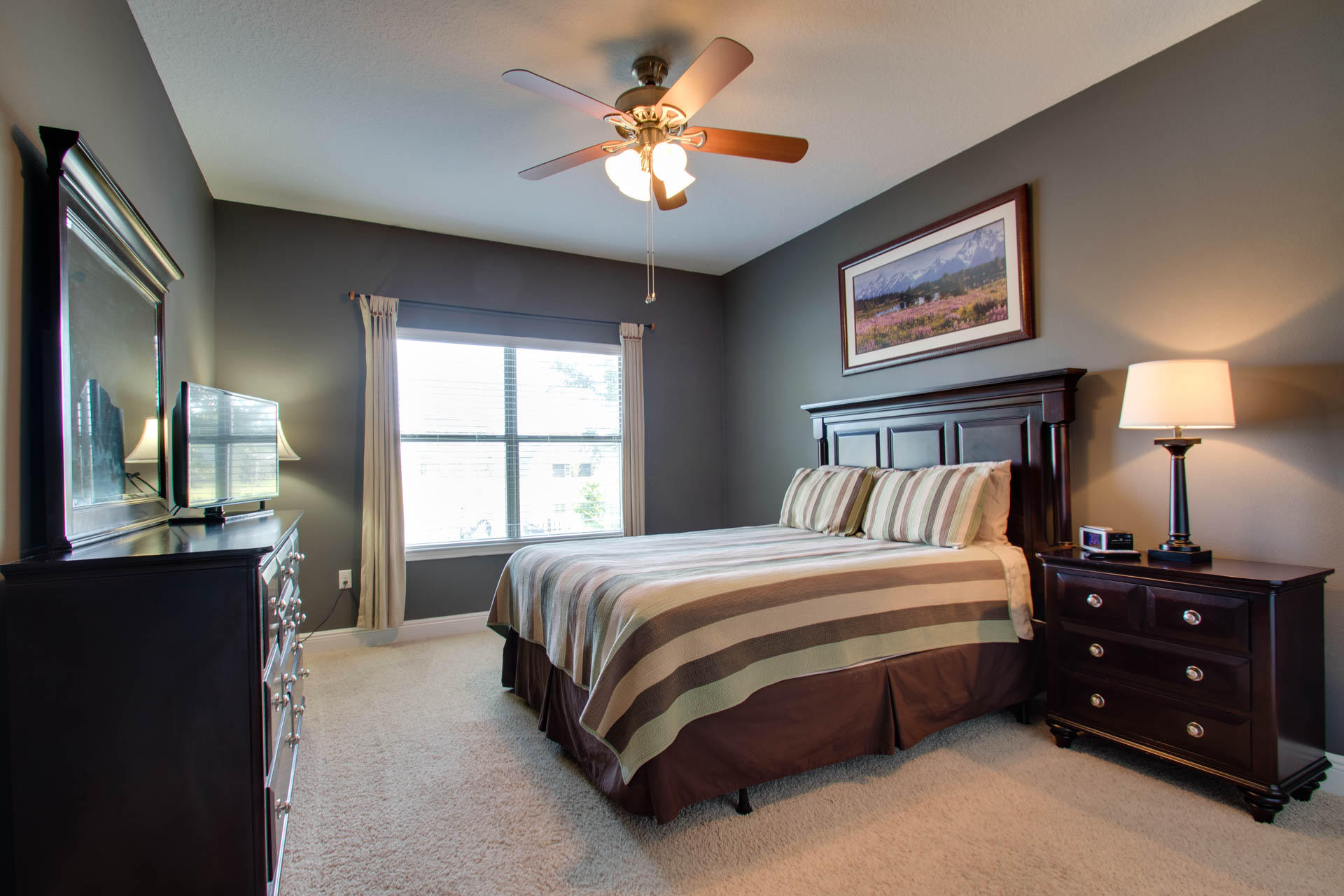 WHISPERING LAKE - Residential