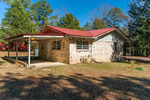 A home in DeFuniak Springs