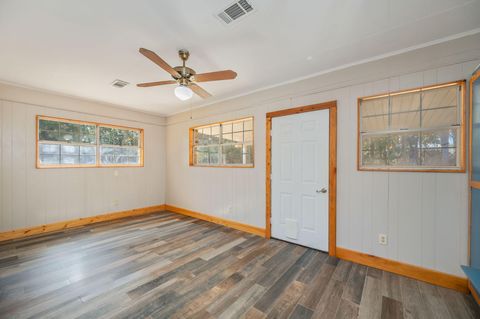 A home in DeFuniak Springs