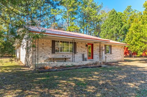 A home in DeFuniak Springs