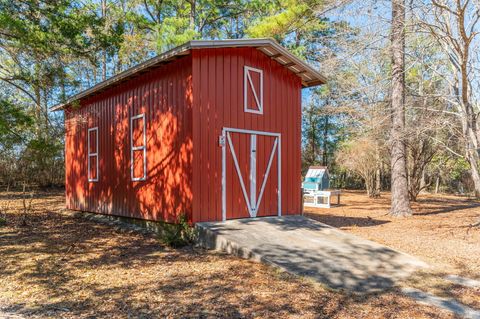 A home in DeFuniak Springs