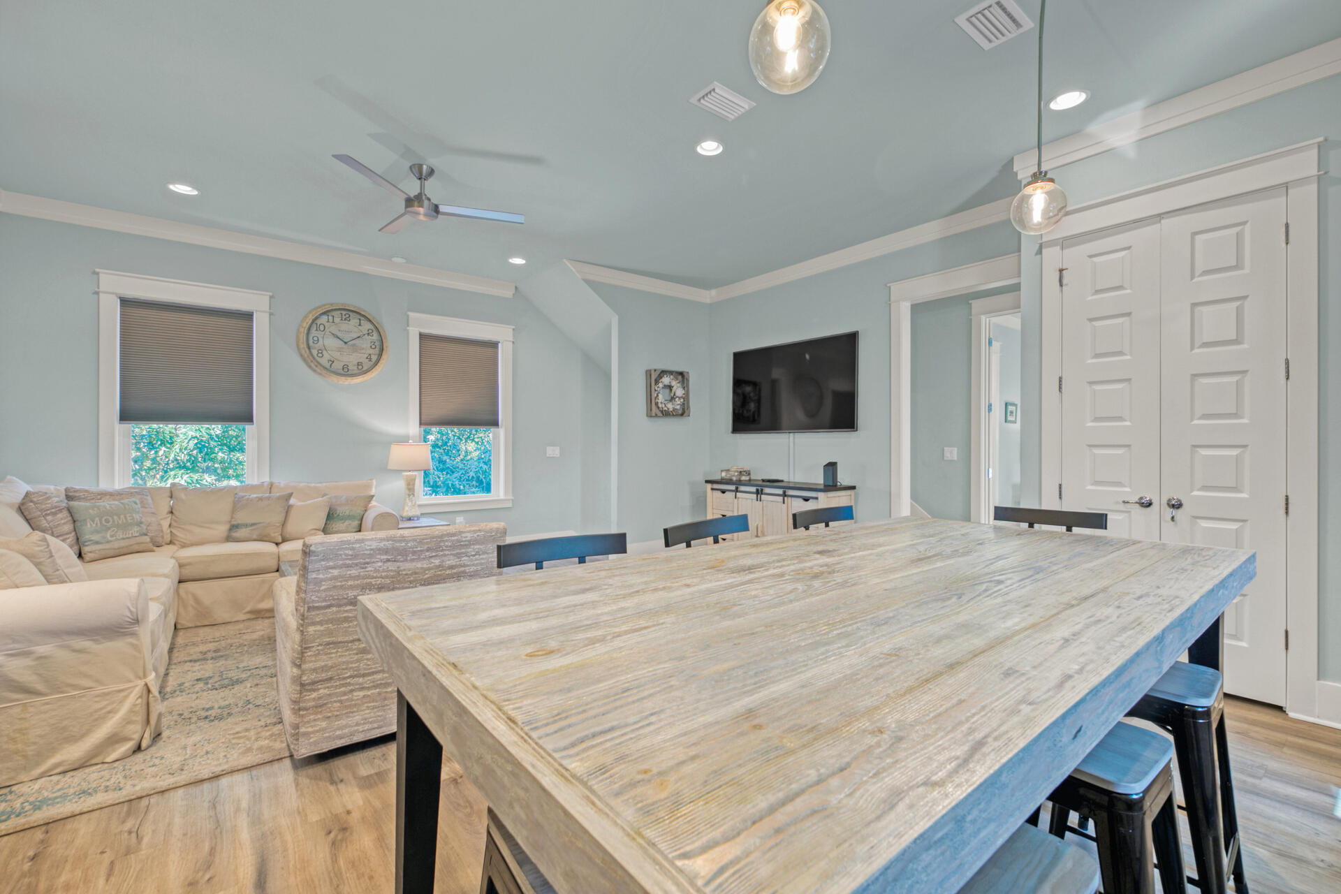 HIDDEN PALMS - Residential