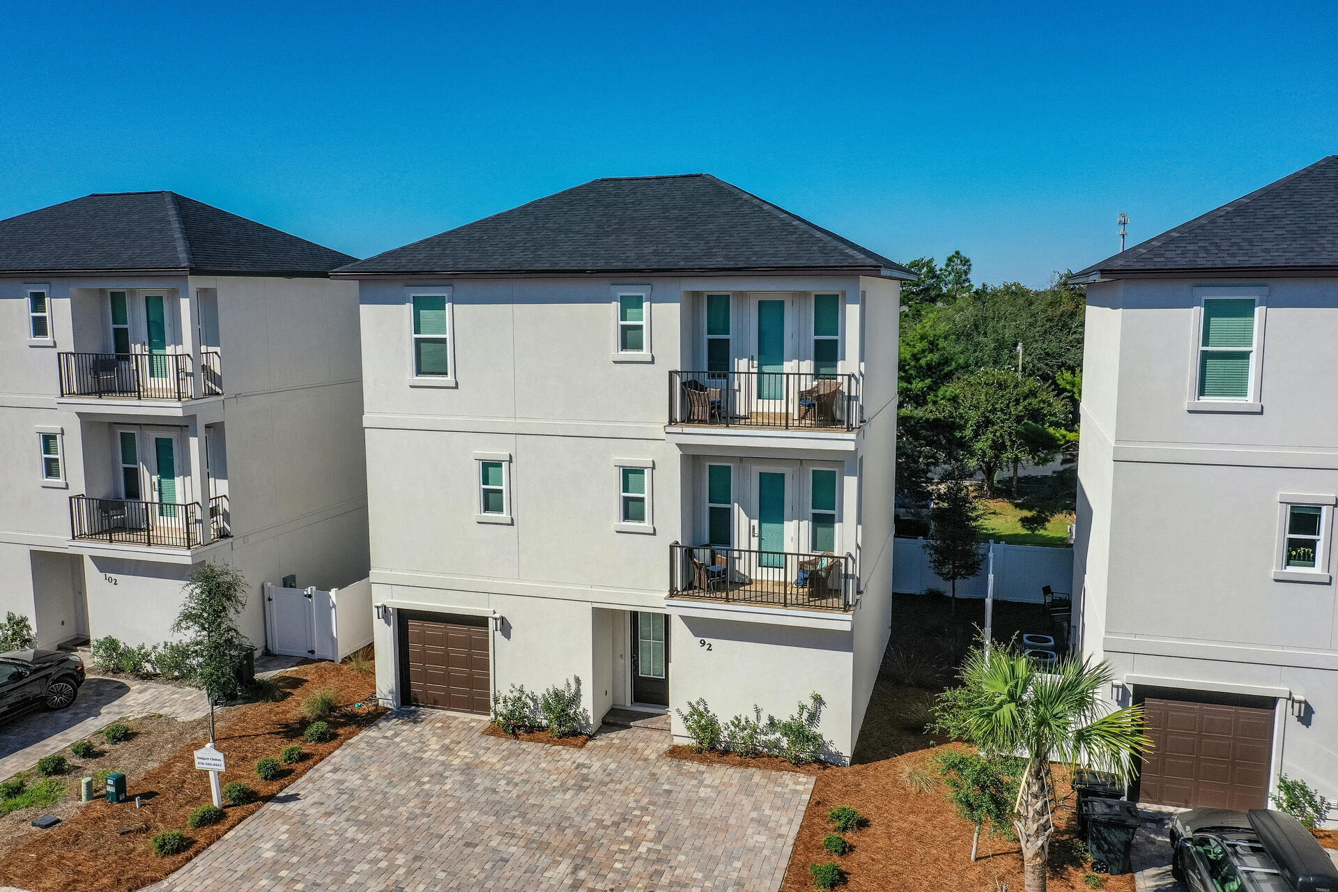 HIDDEN PALMS - Residential