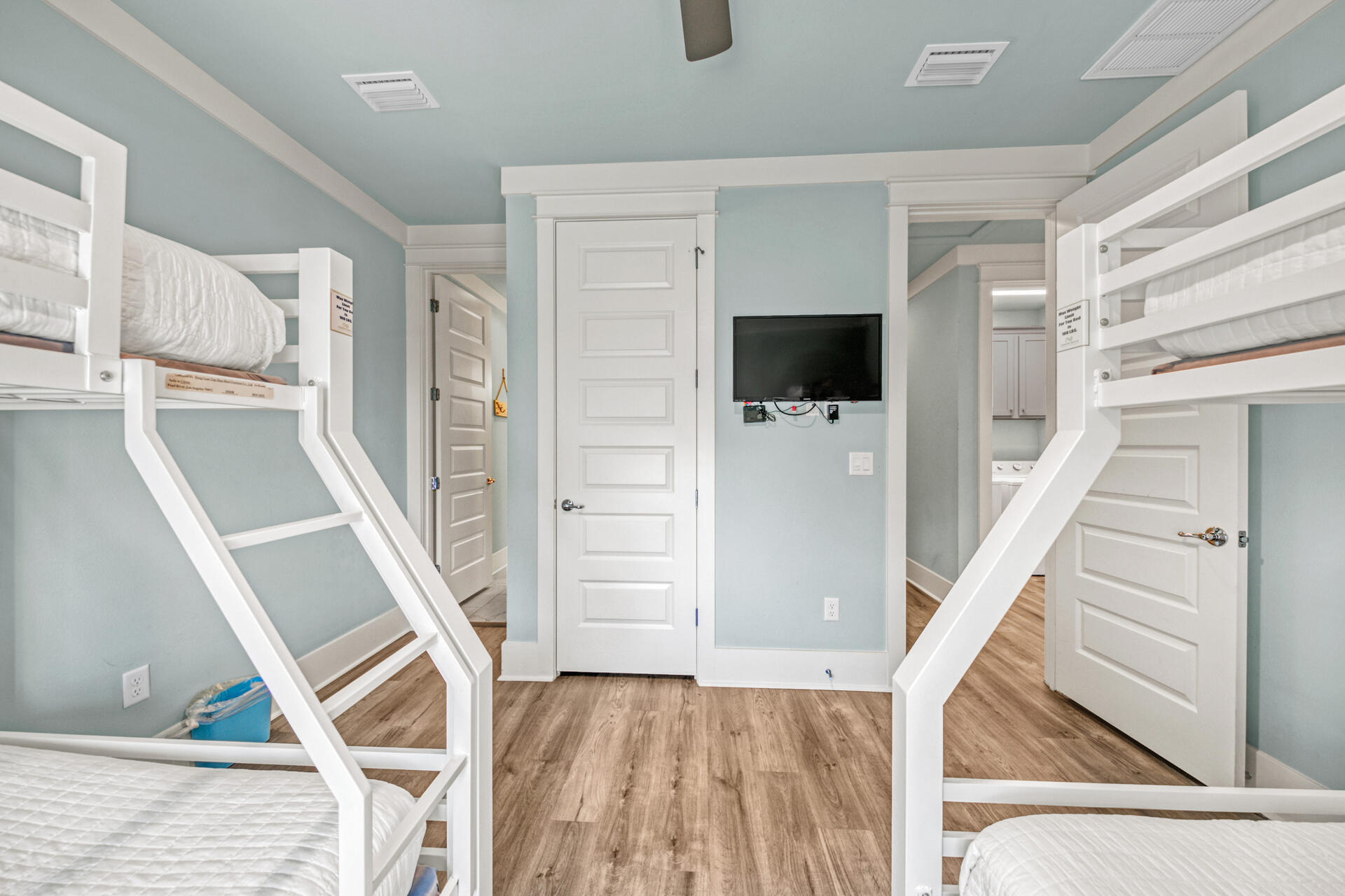 HIDDEN PALMS - Residential