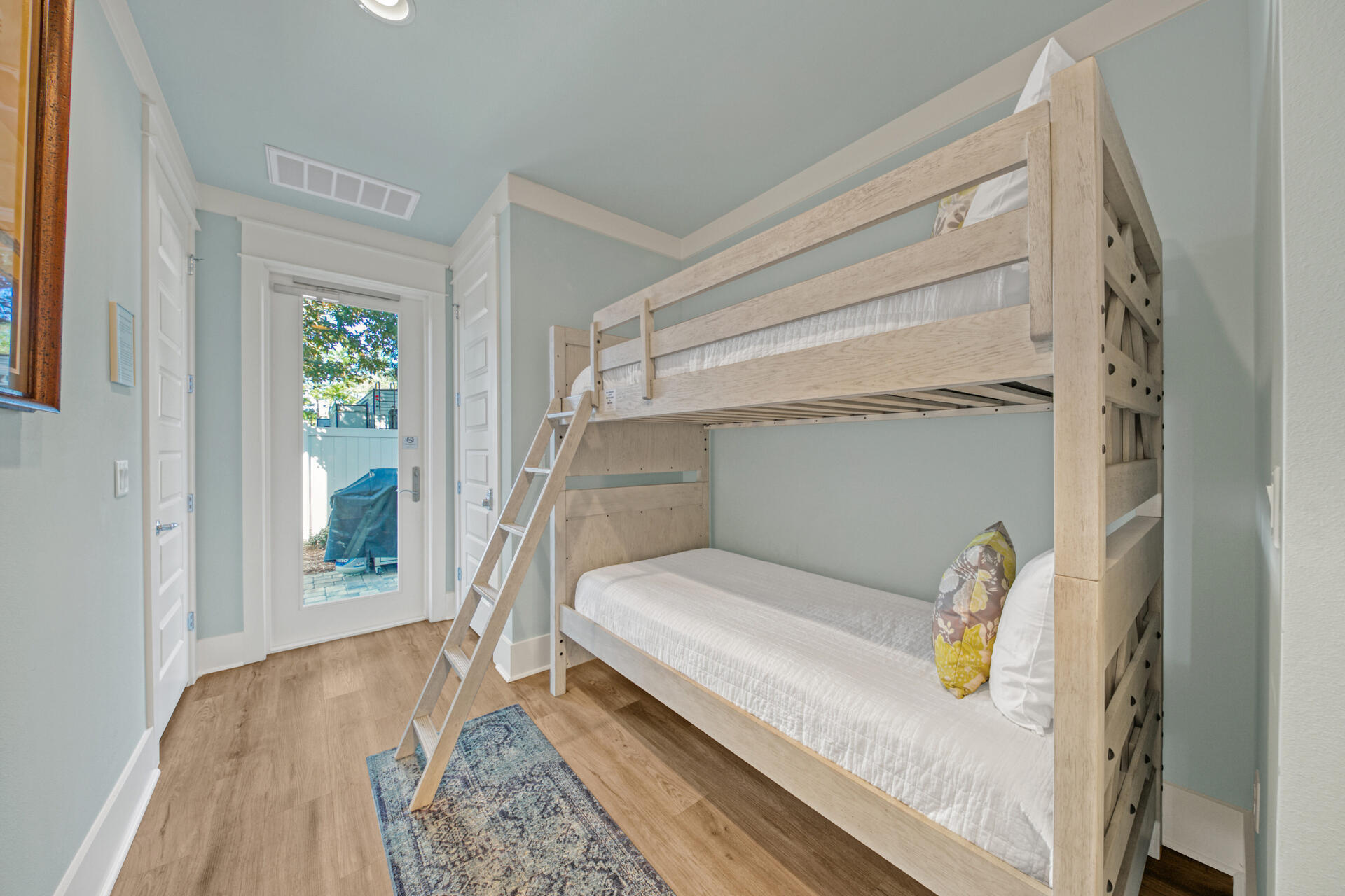 HIDDEN PALMS - Residential