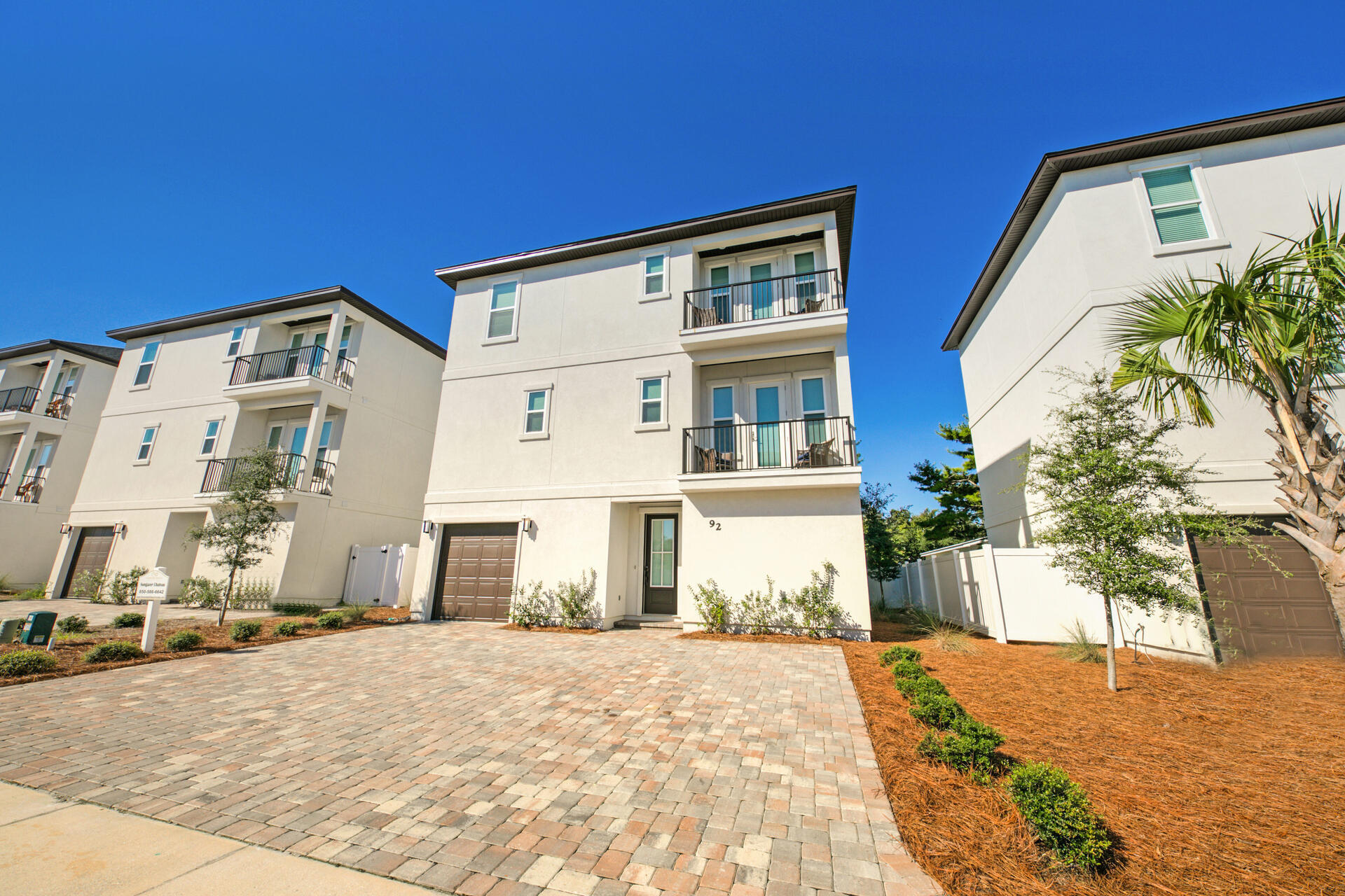 HIDDEN PALMS - Residential