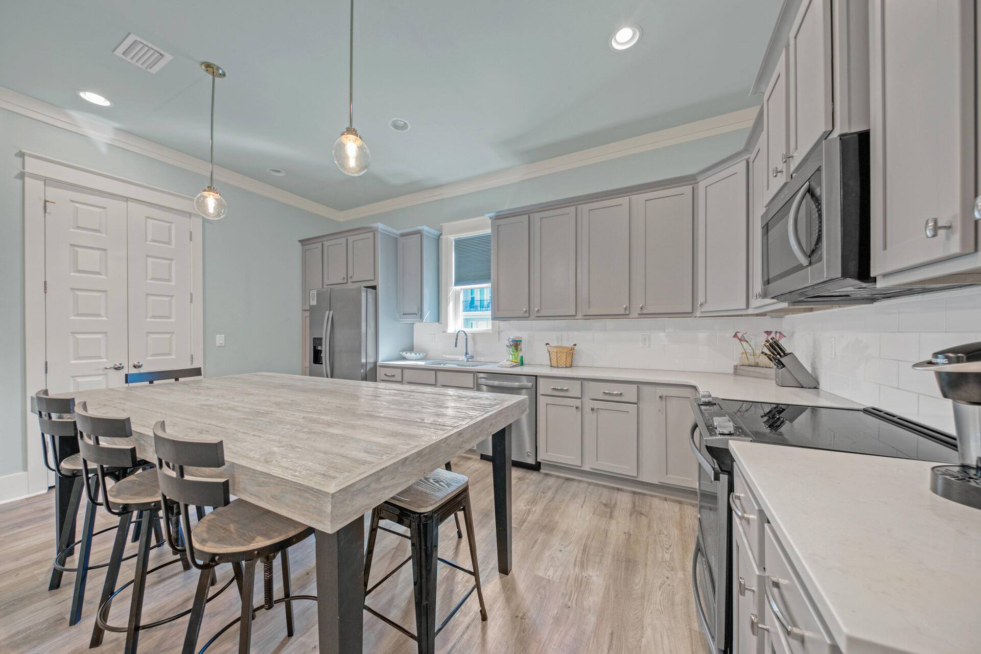 HIDDEN PALMS - Residential