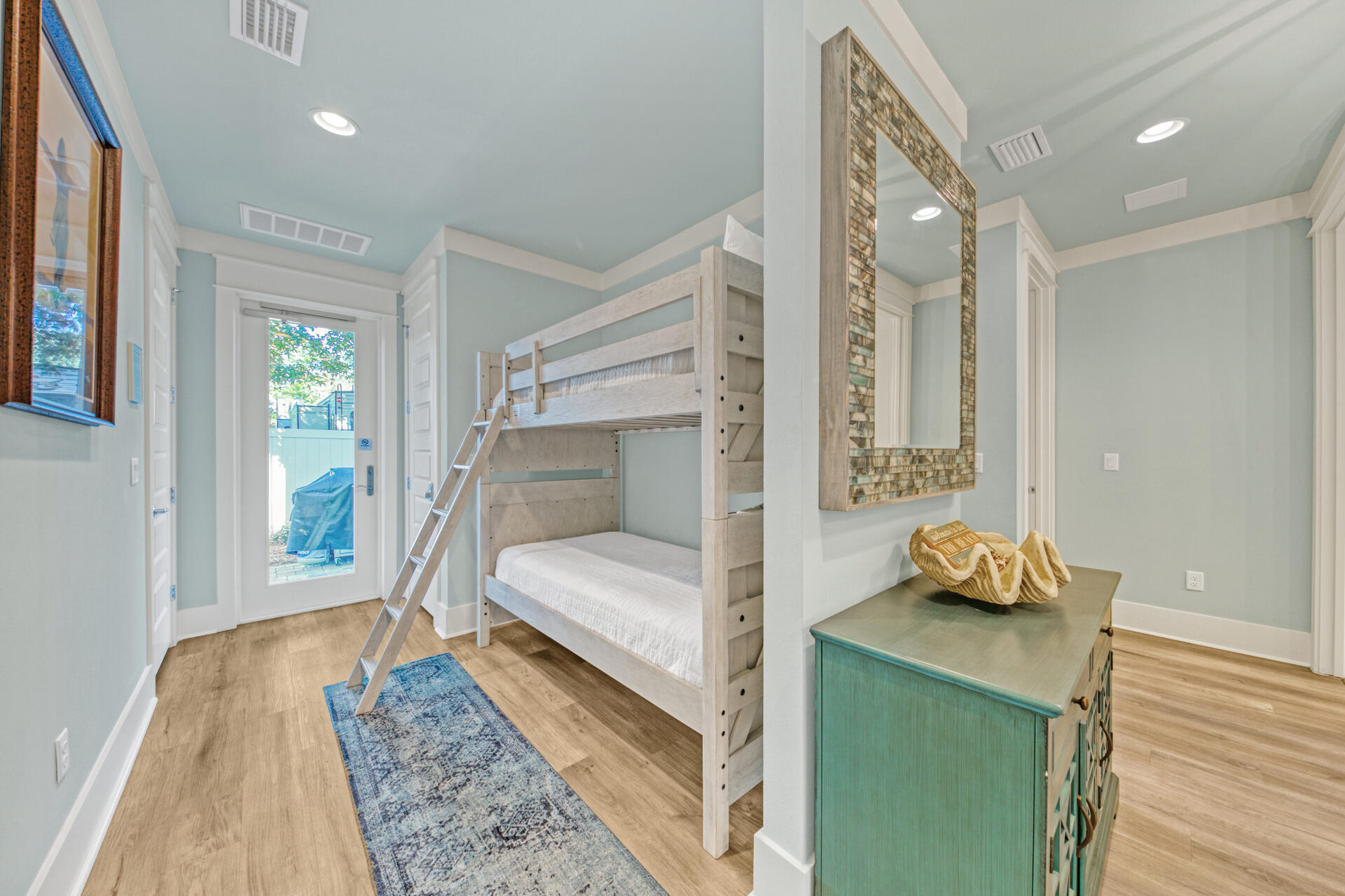 HIDDEN PALMS - Residential