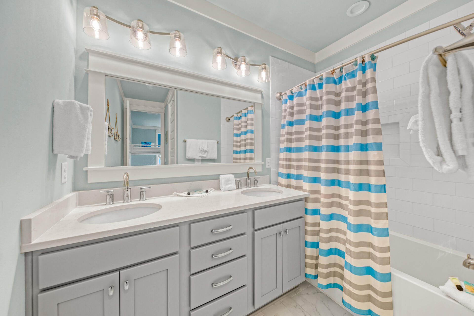 HIDDEN PALMS - Residential