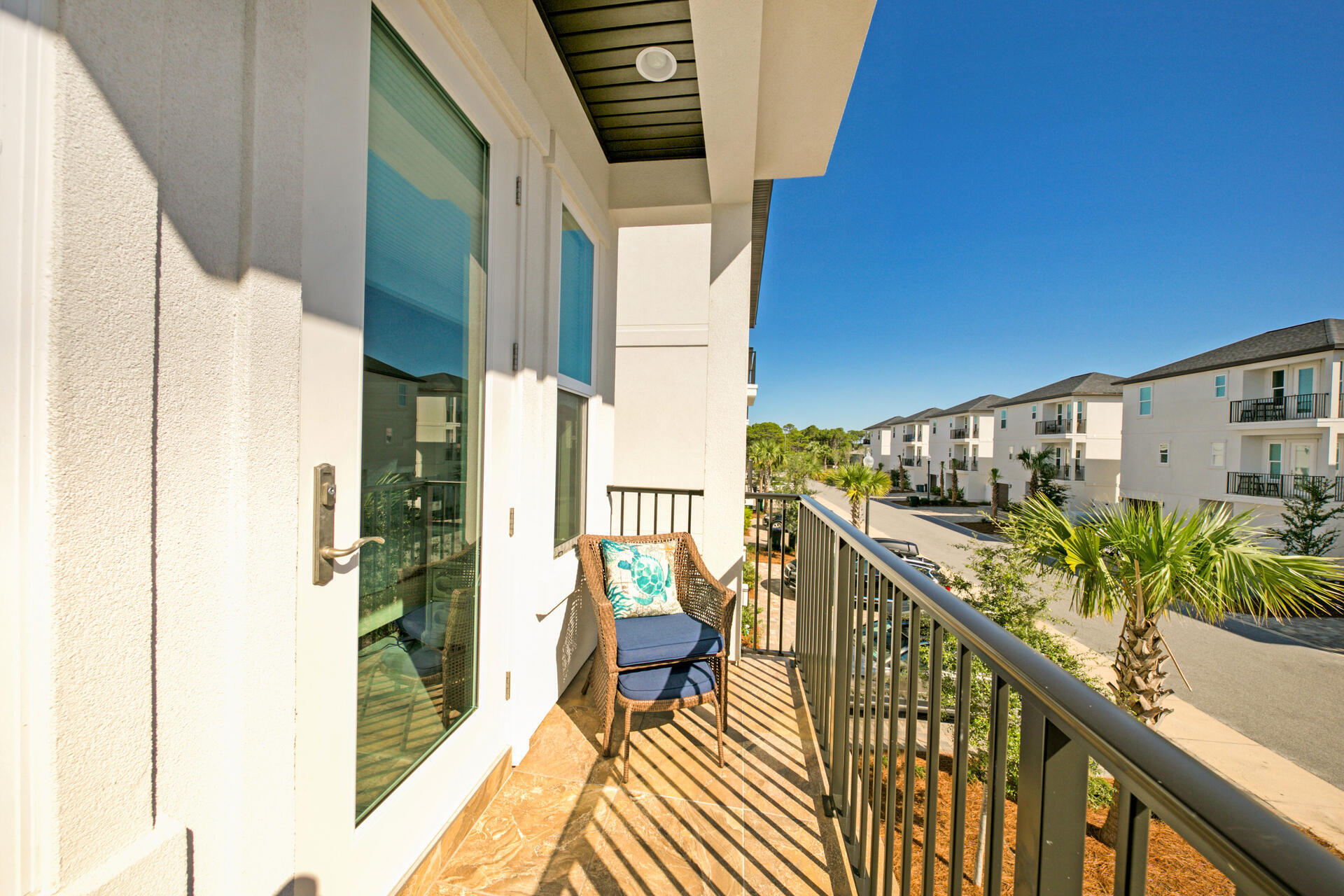 HIDDEN PALMS - Residential