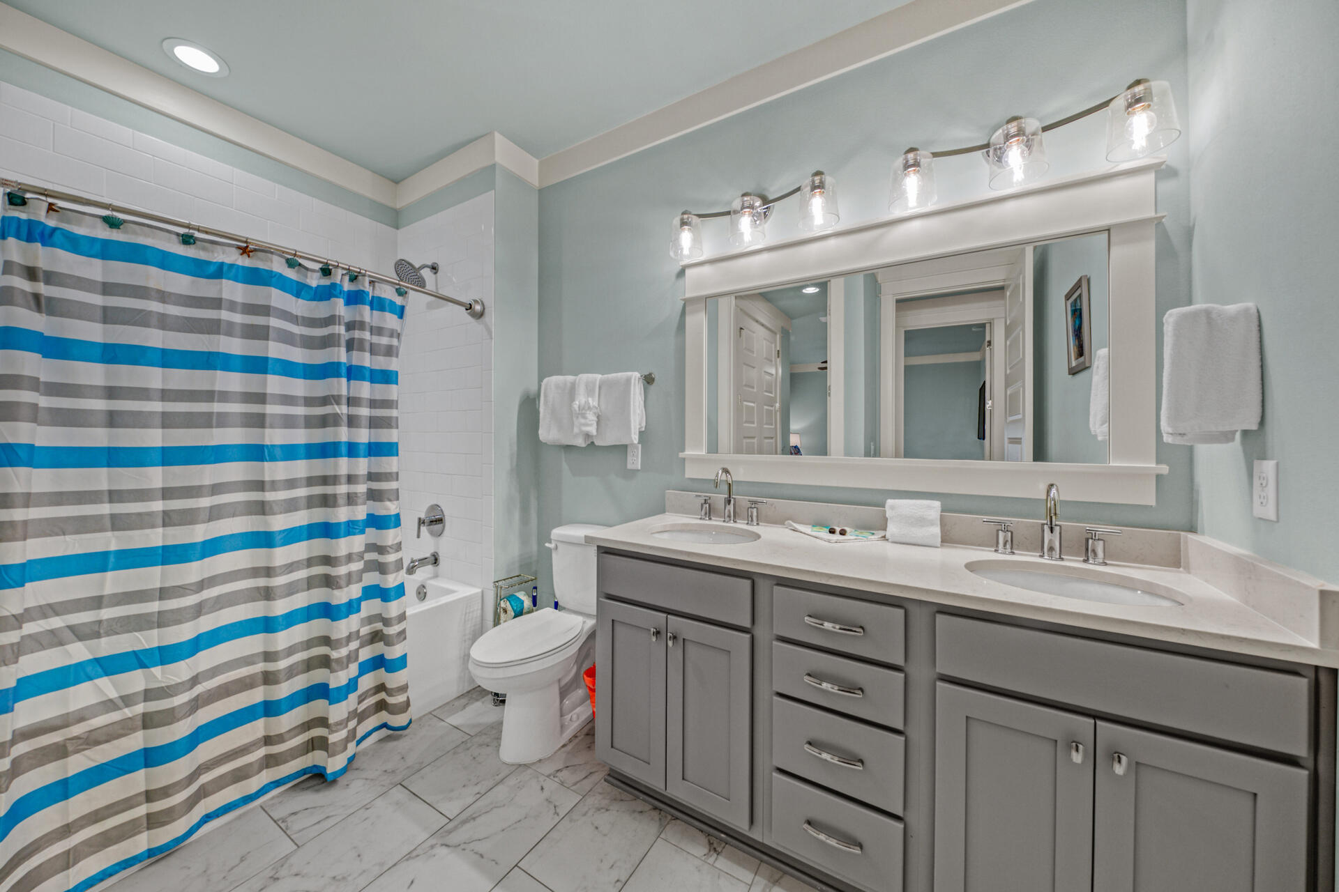 HIDDEN PALMS - Residential