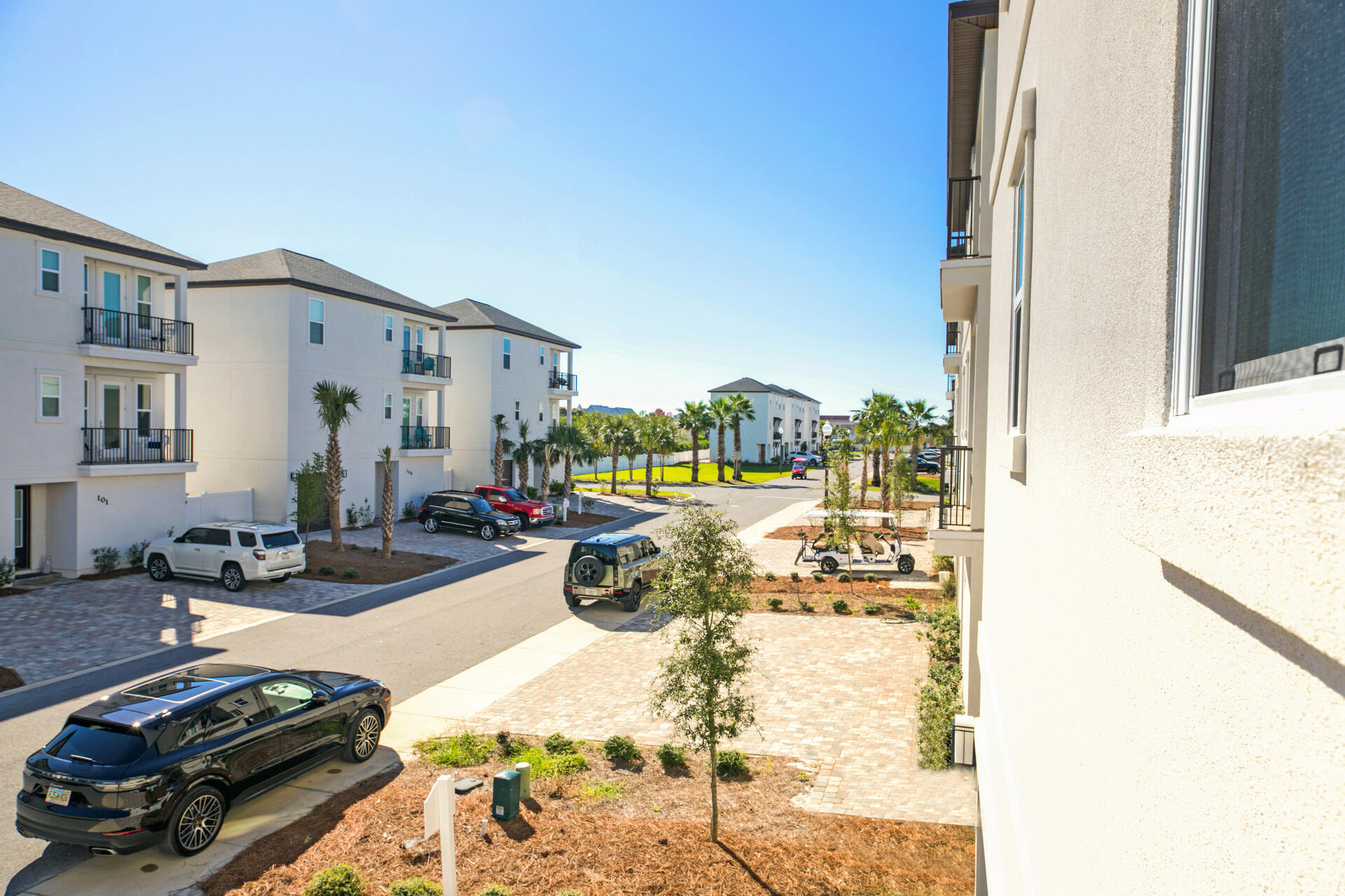 HIDDEN PALMS - Residential