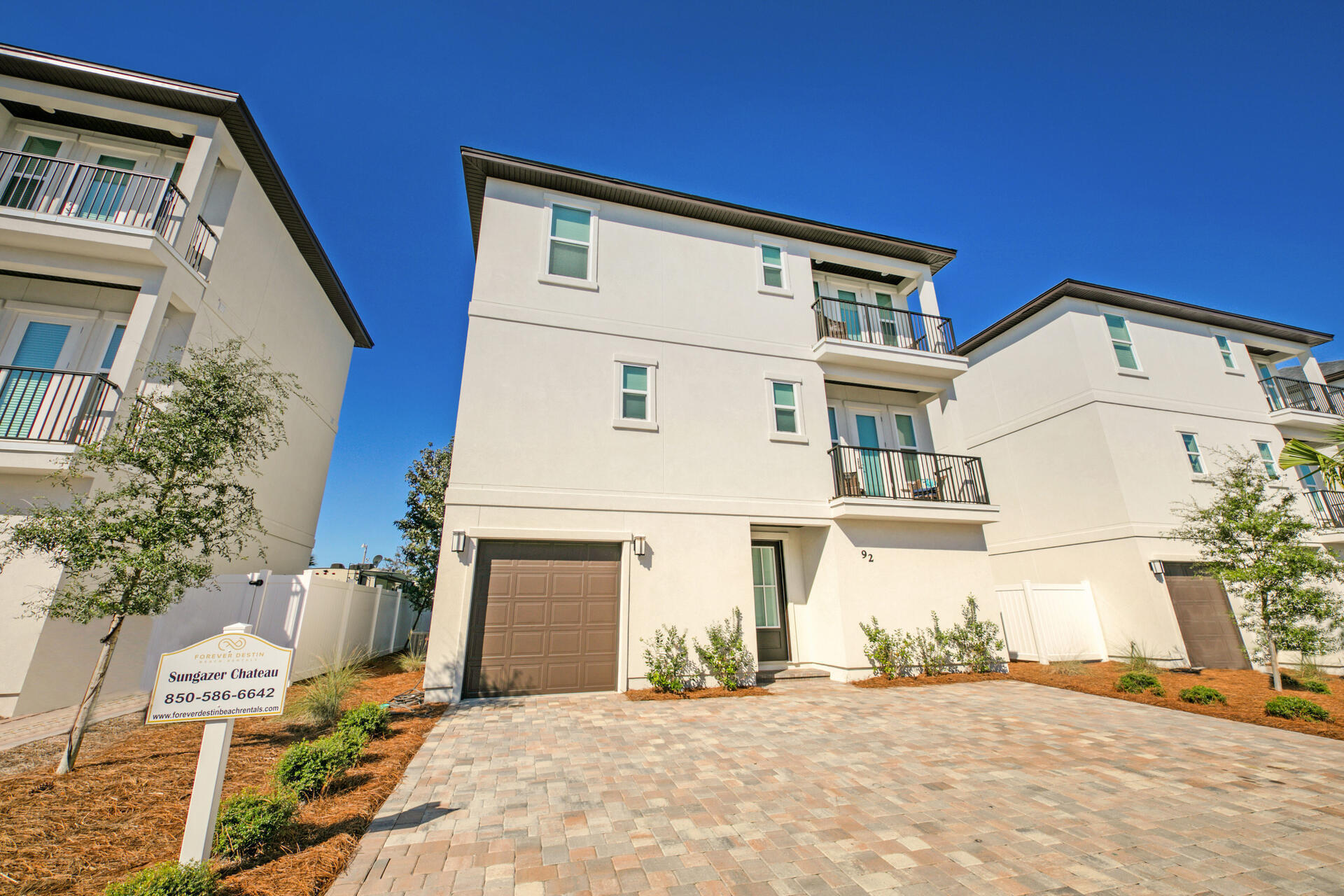 HIDDEN PALMS - Residential