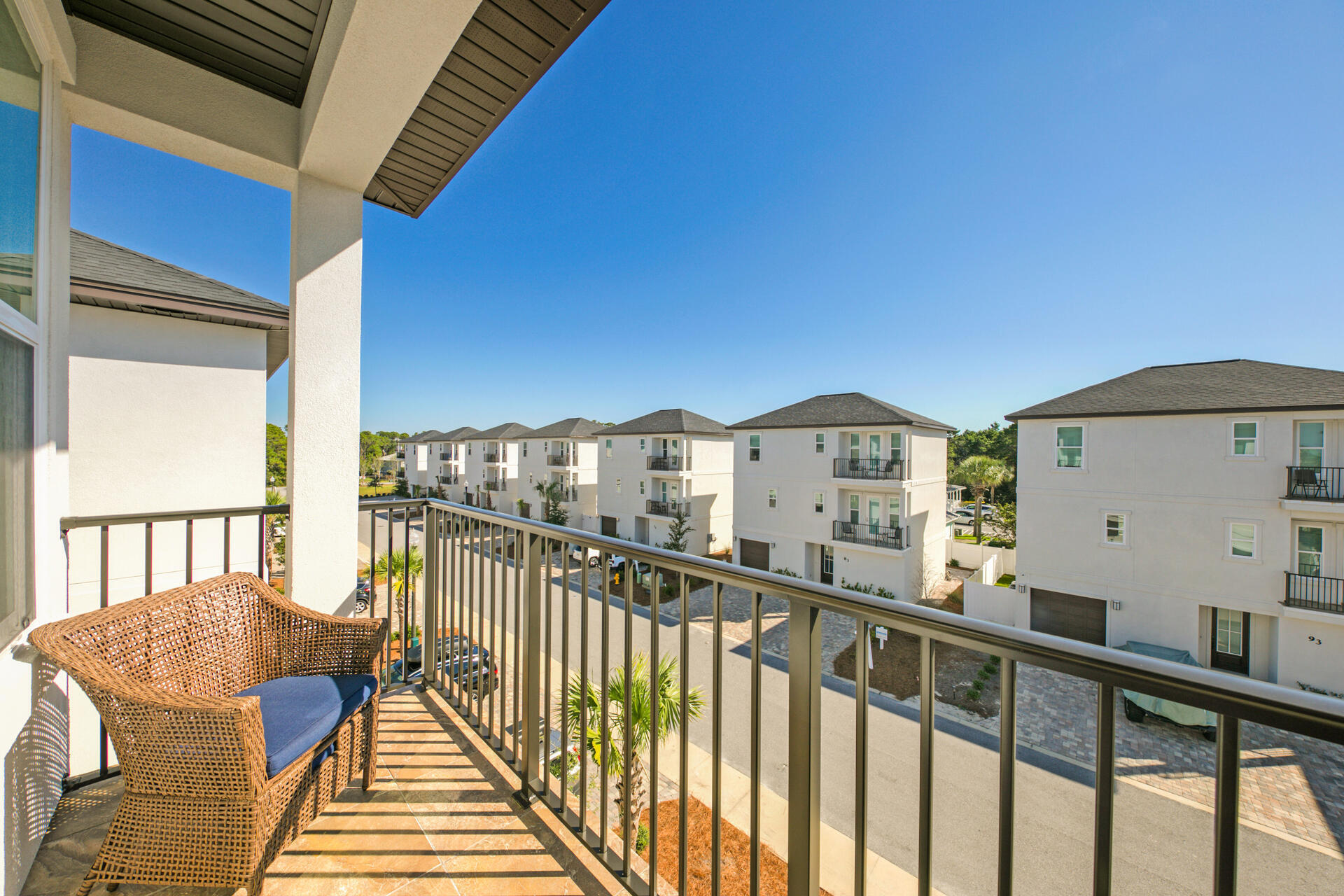 HIDDEN PALMS - Residential