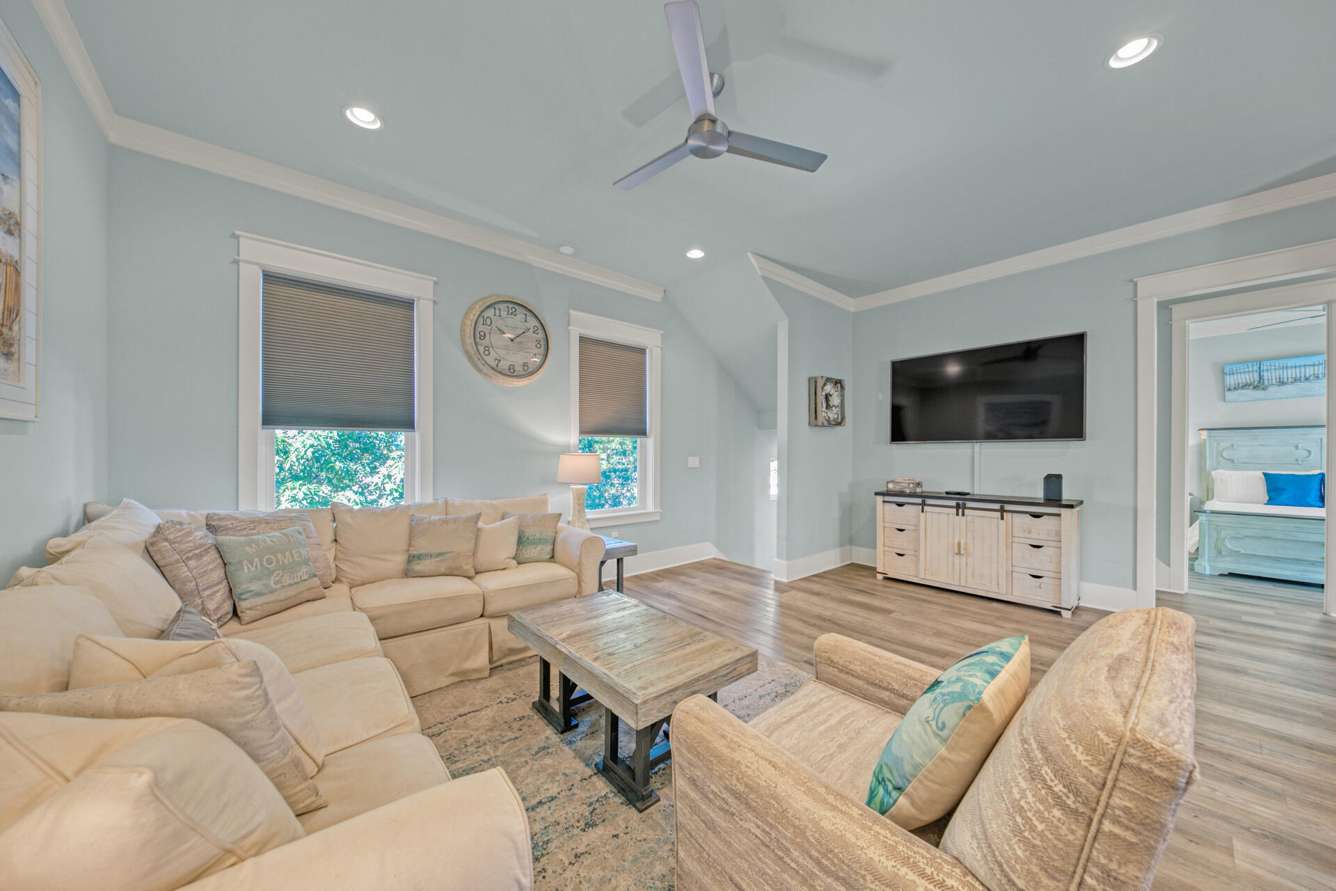 HIDDEN PALMS - Residential