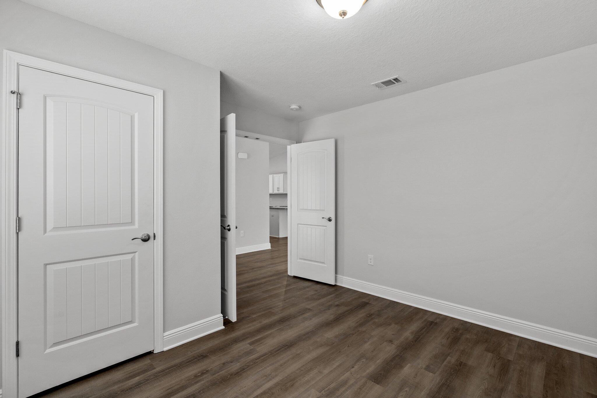 RIVERWALK PH I - Residential Lease