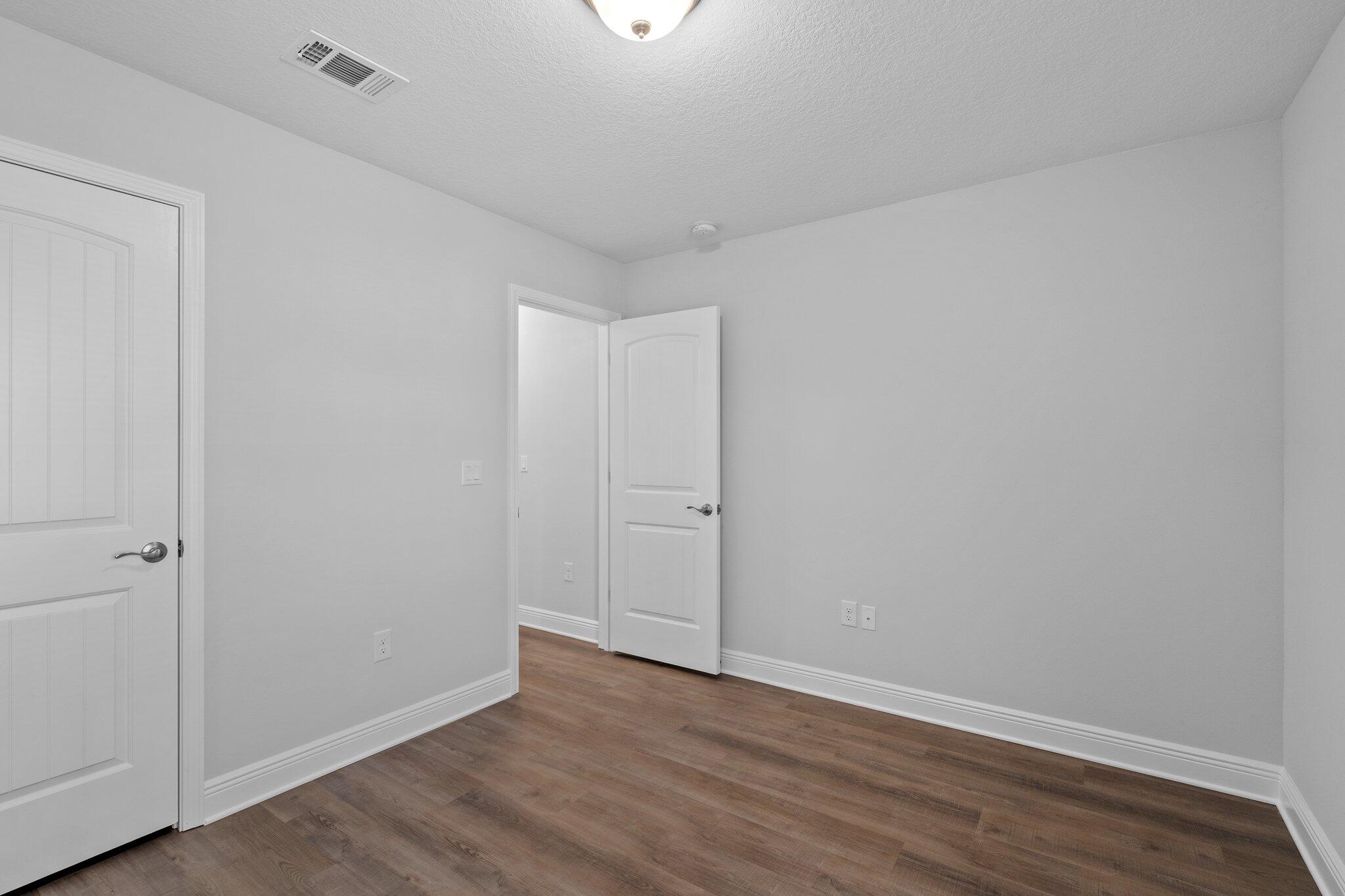 RIVERWALK PH I - Residential Lease