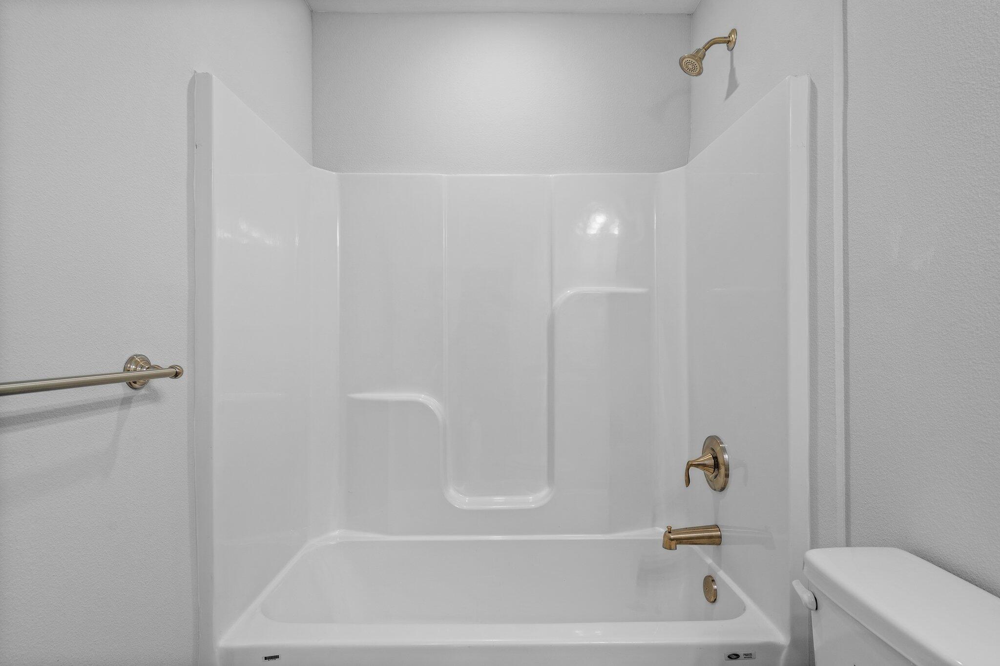 RIVERWALK PH I - Residential Lease