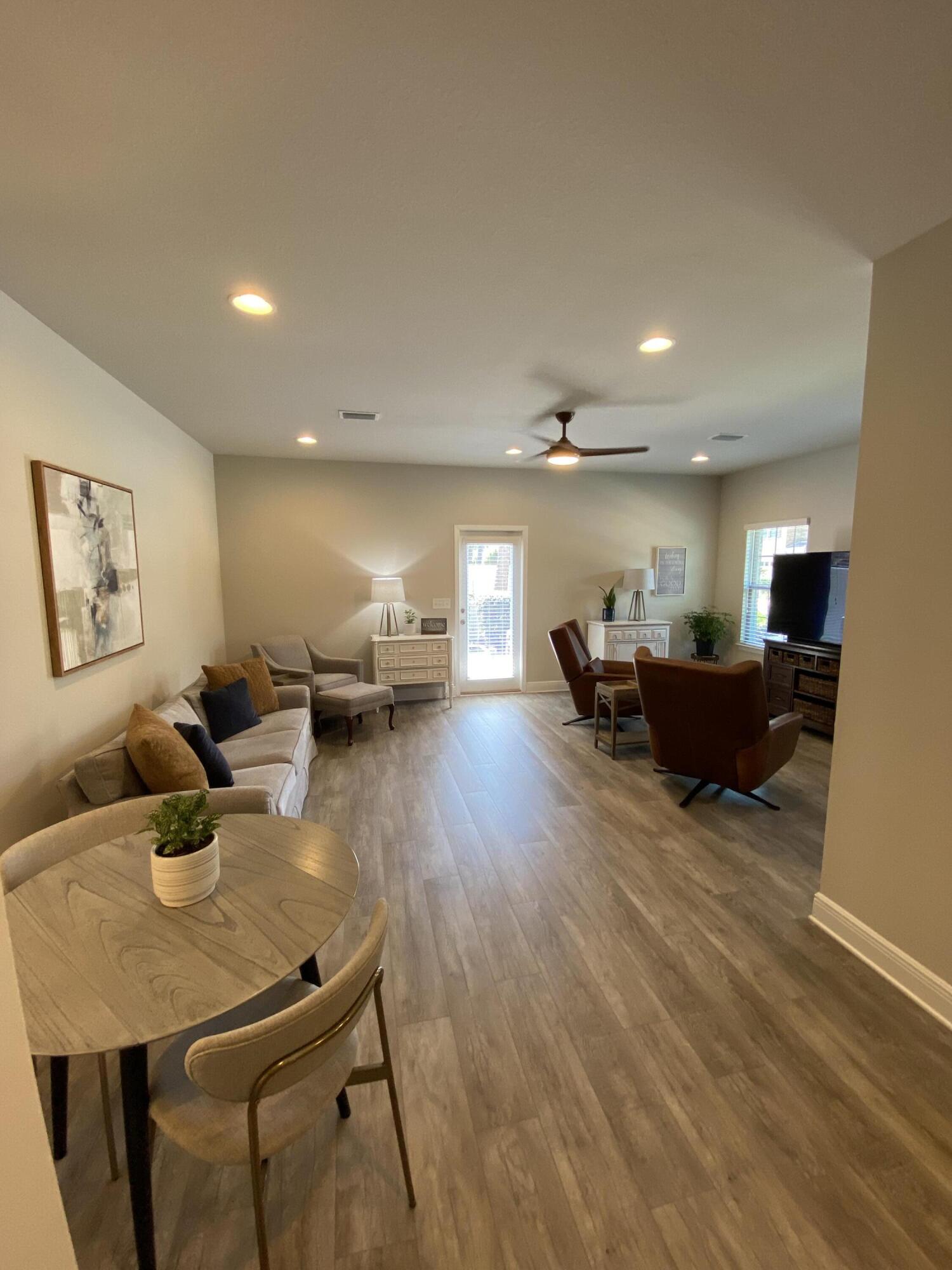 RESERVE POINTE - Residential