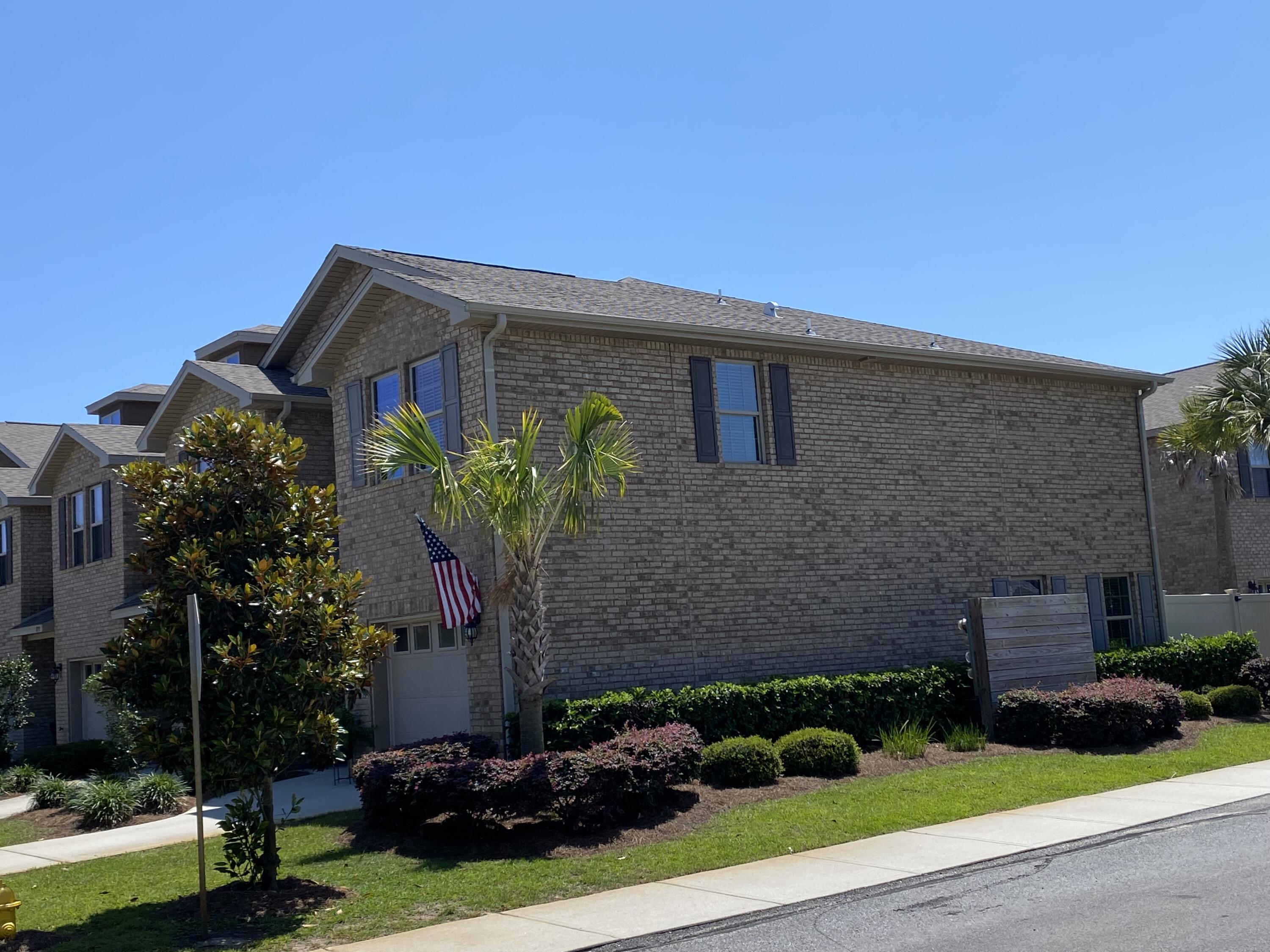 RESERVE POINTE - Residential