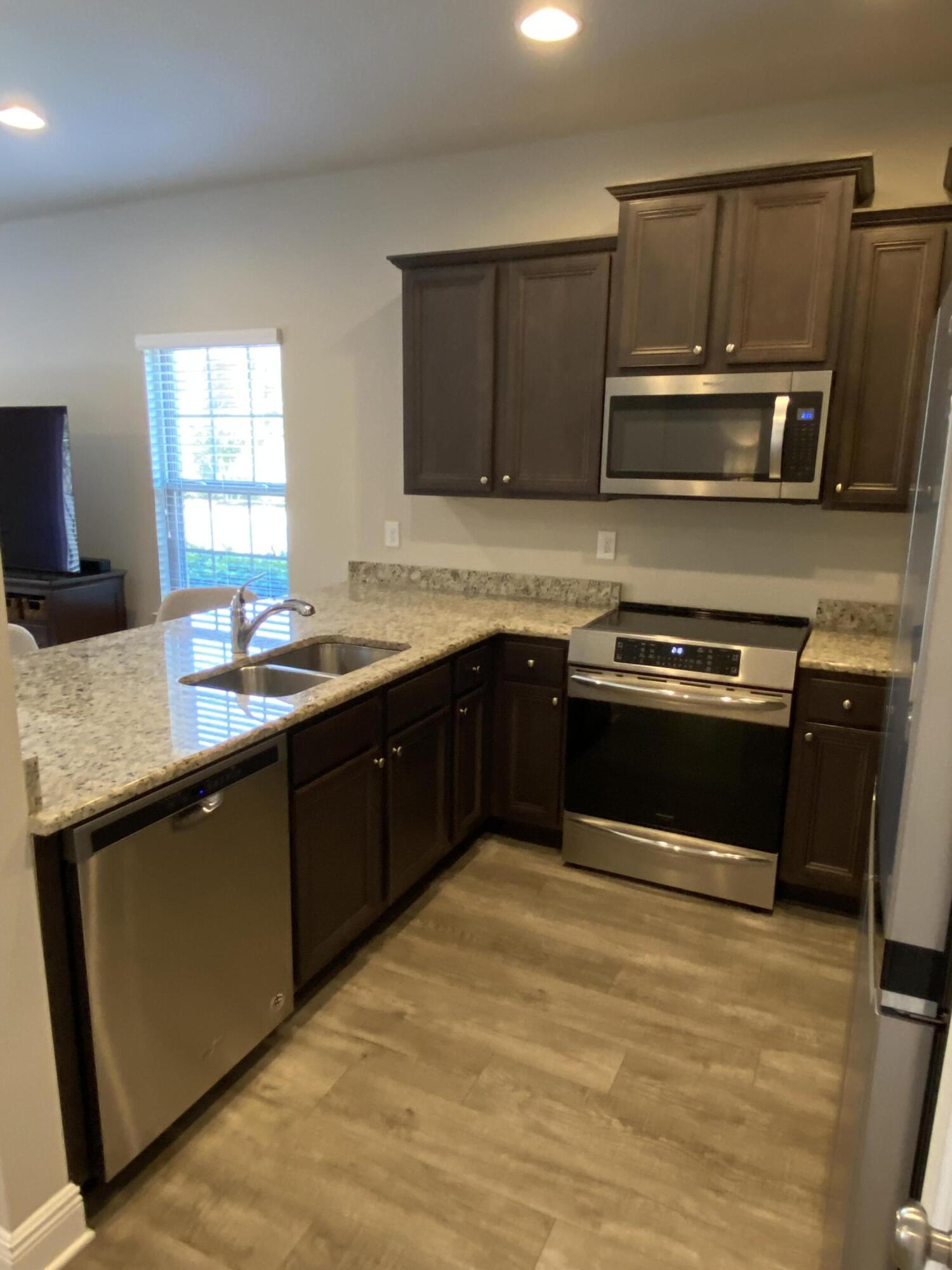 RESERVE POINTE - Residential