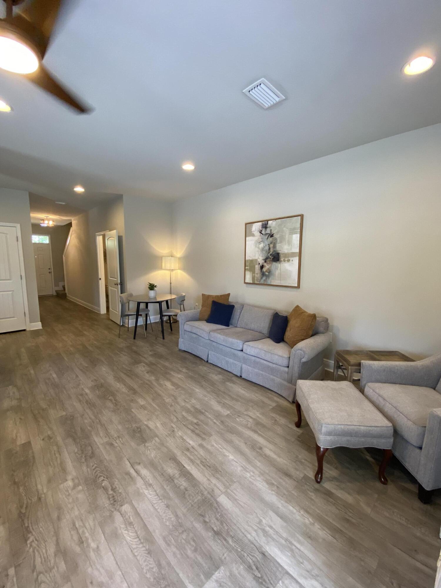 RESERVE POINTE - Residential