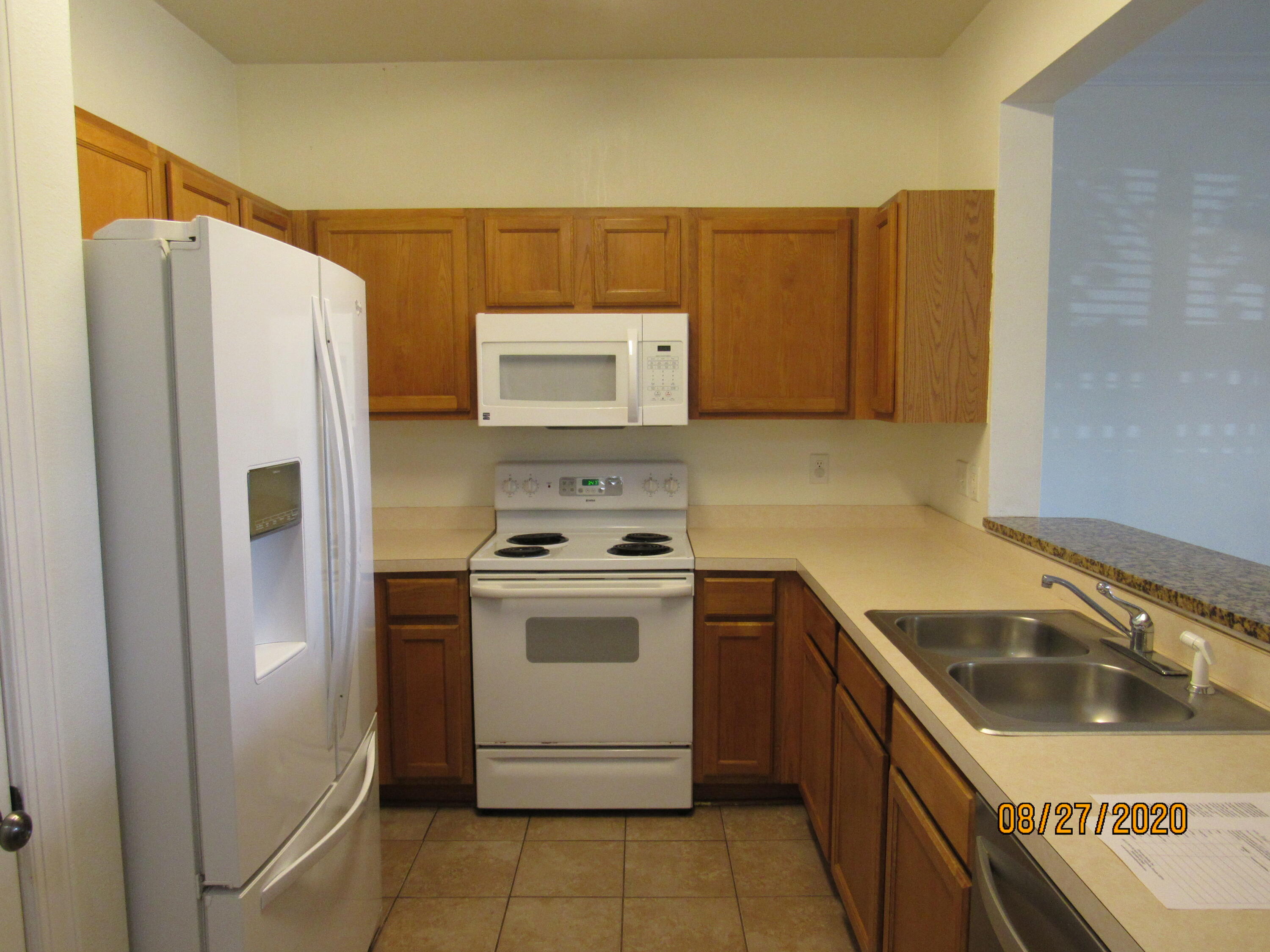 TWIN LAKES TOWNHOMES PH 2 - Residential