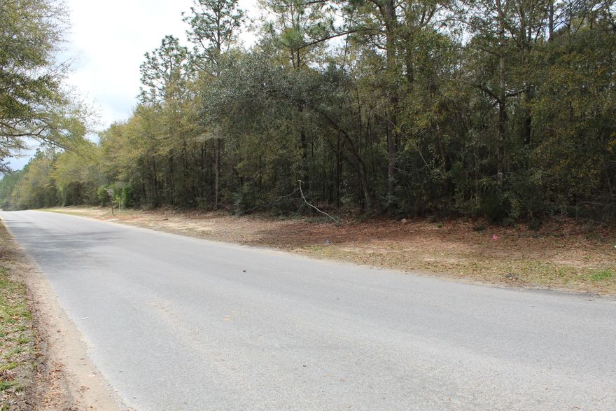 Great Location!!Bring you floor plans and have your dream home built or builder can easily make this a small subdivision with 2 sides of road frontage. This great location could be a highly sought after property for many home buyers