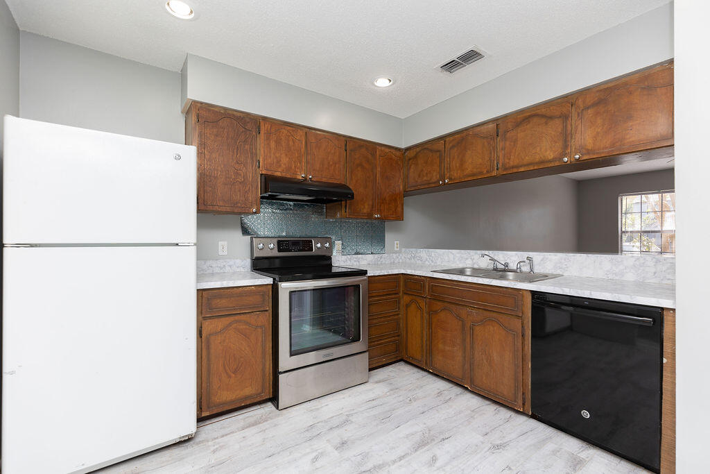 DEVAUX T/H - Residential Lease