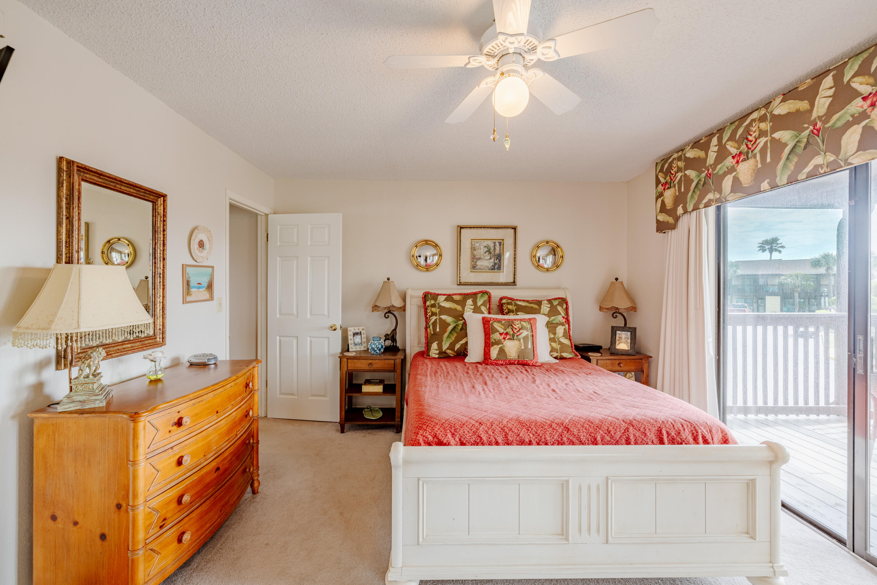 PORTSIDE RESORT - Residential