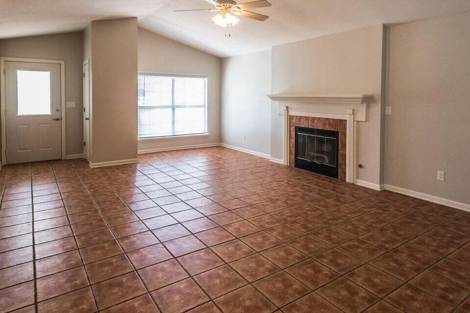 ETRETAT VILLA - Residential Lease