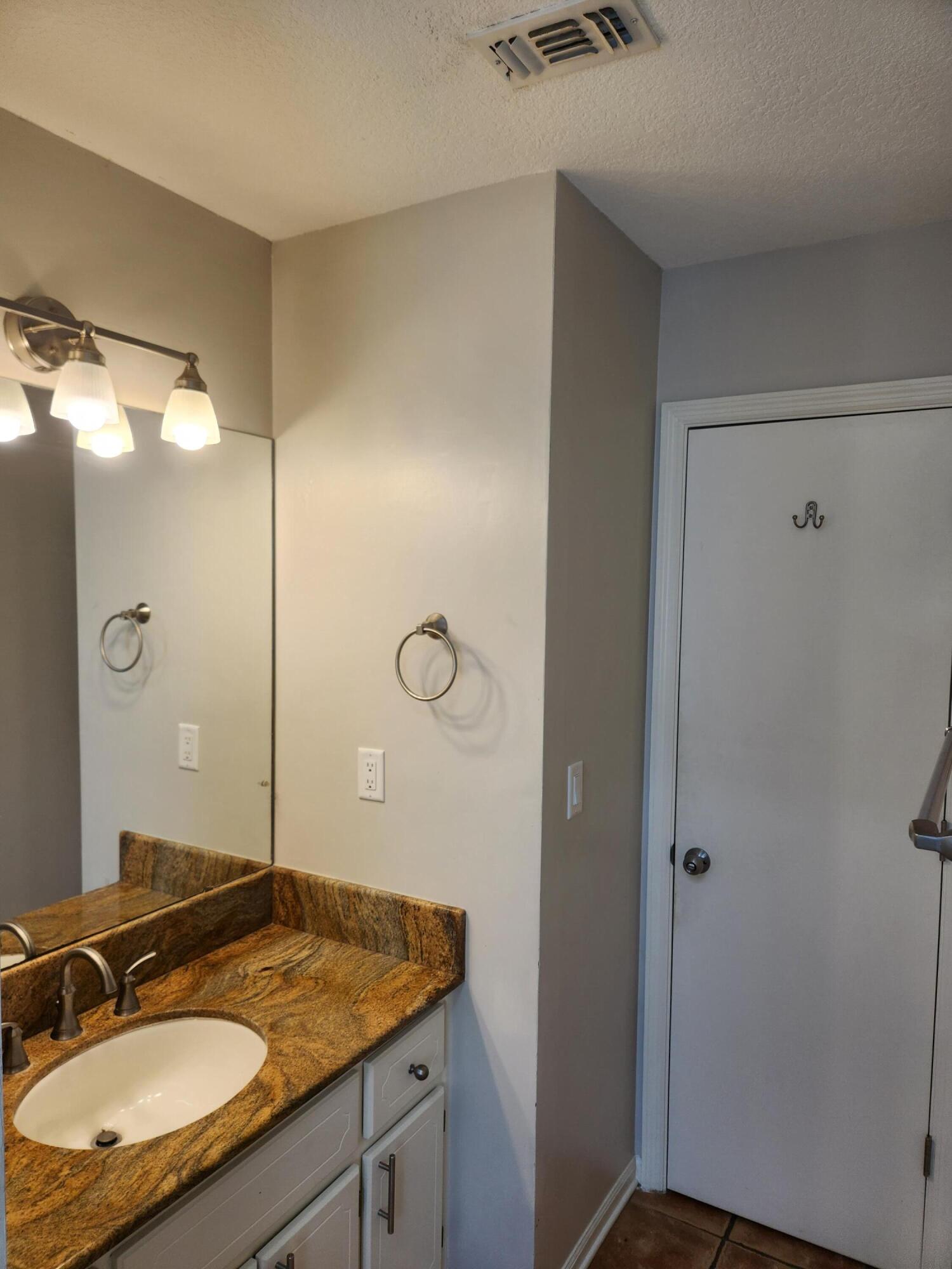 ETRETAT VILLA - Residential Lease