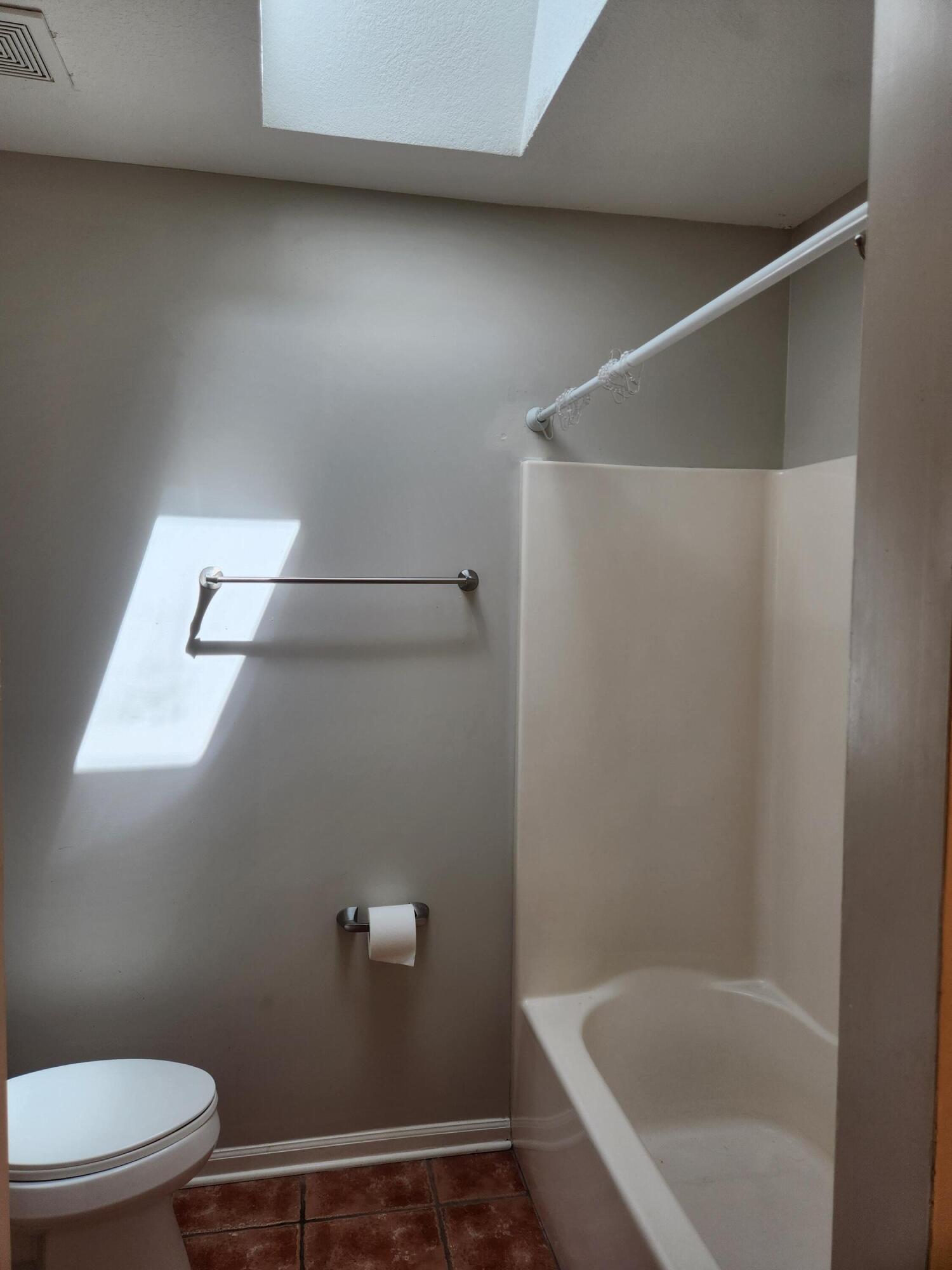 ETRETAT VILLA - Residential Lease