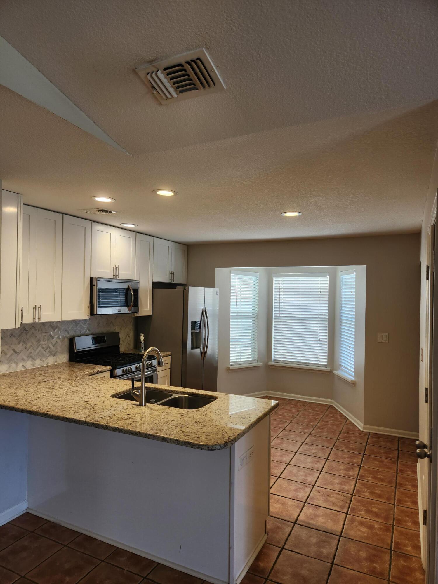 ETRETAT VILLA - Residential Lease