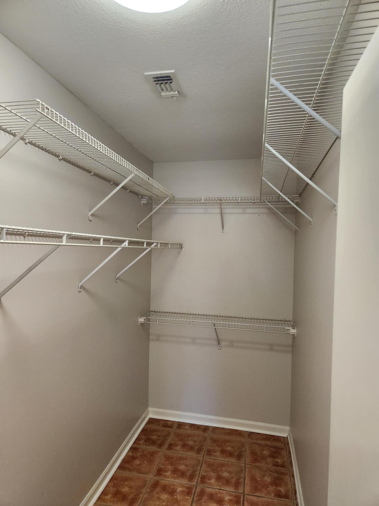 ETRETAT VILLA - Residential Lease