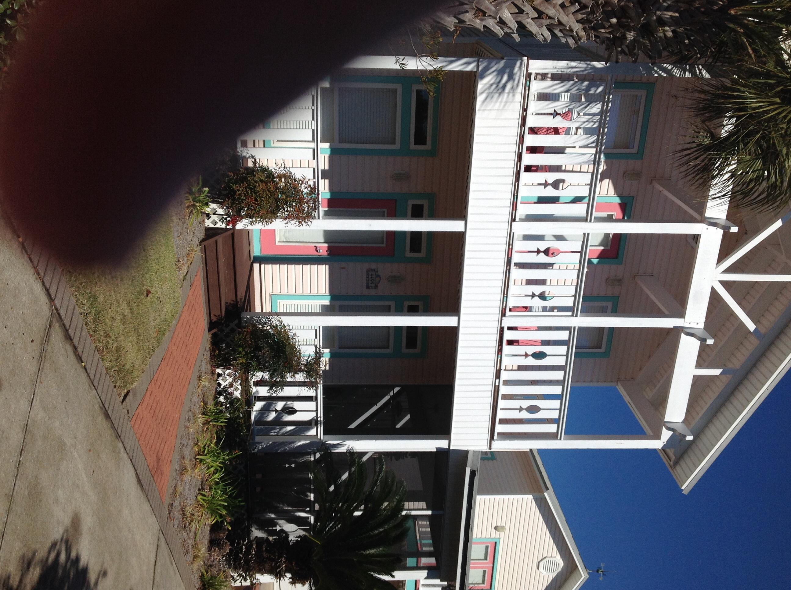 Great house,immaculate condition,All you have ever dreamed about....house,pool,garage..whether you have in mind your permanent home, second home,or an investment you can enjoy..YOU have found it!!Custom built home with many extras..so close to the Beach,wonderful area in quiet Crystal Shores