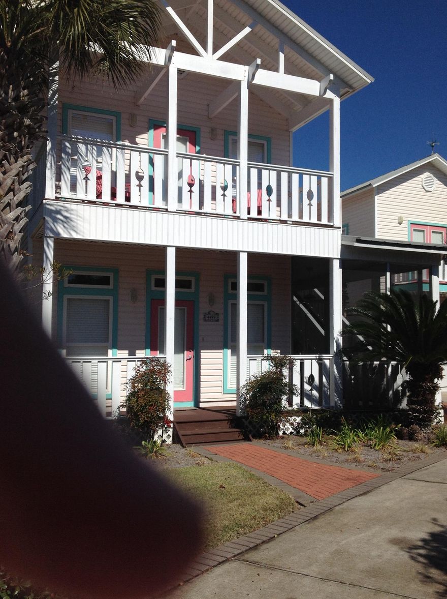 Great house,immaculate condition,All you have ever dreamed about....house,pool,garage..whether you have in mind your permanent home, second home,or an investment you can enjoy..YOU have found it!!Custom built home with many extras..so close to the Beach,wonderful area in quiet Crystal Shores