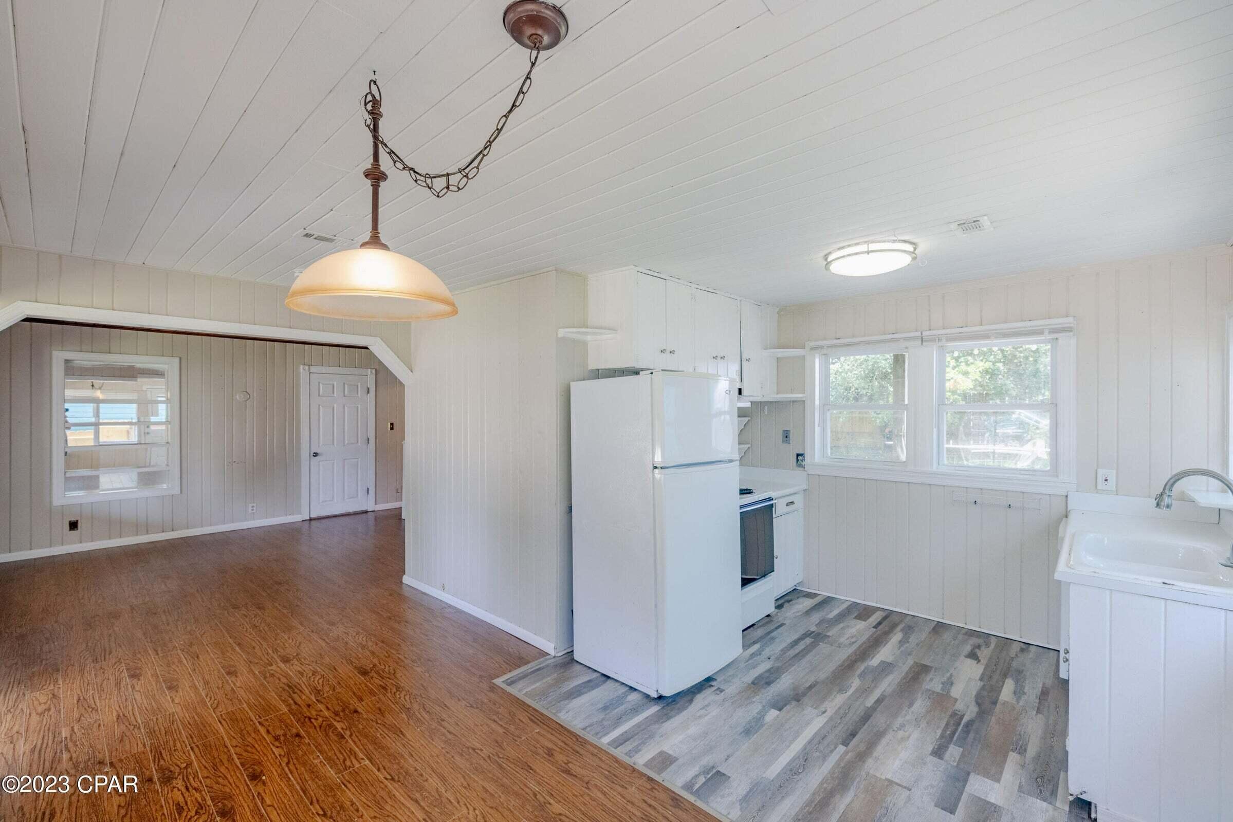 LAGUNA BEACH ESTATES 7TH ADDN - Residential