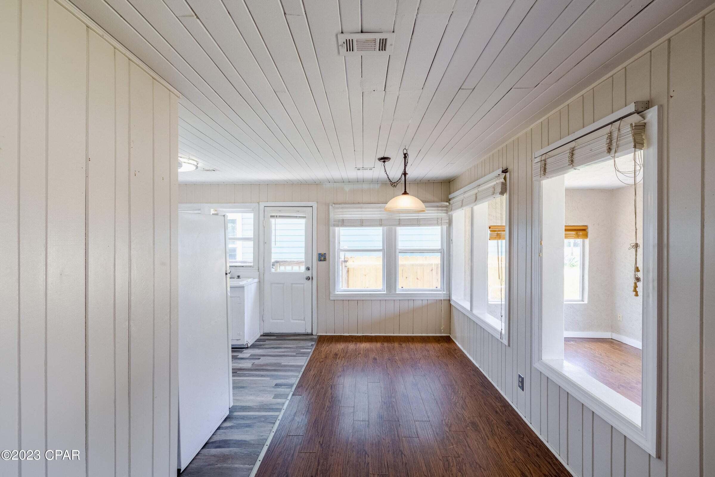 LAGUNA BEACH ESTATES 7TH ADDN - Residential