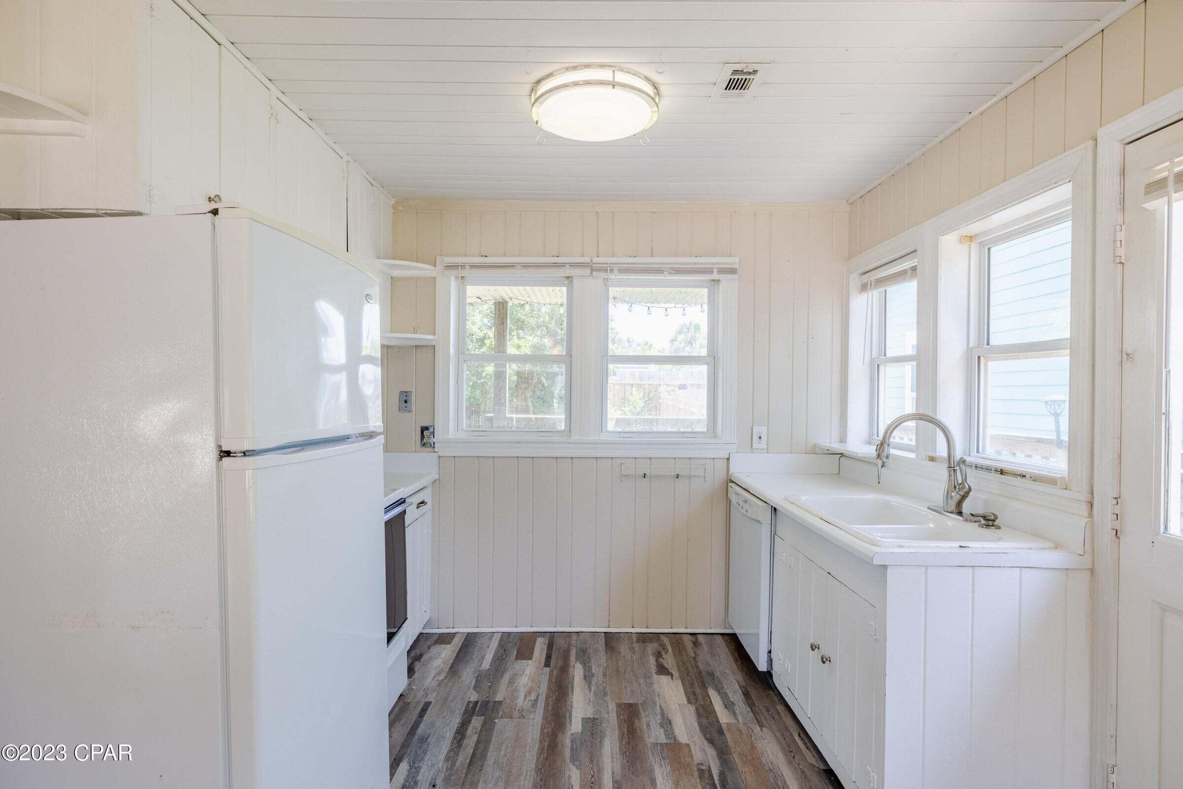 LAGUNA BEACH ESTATES 7TH ADDN - Residential