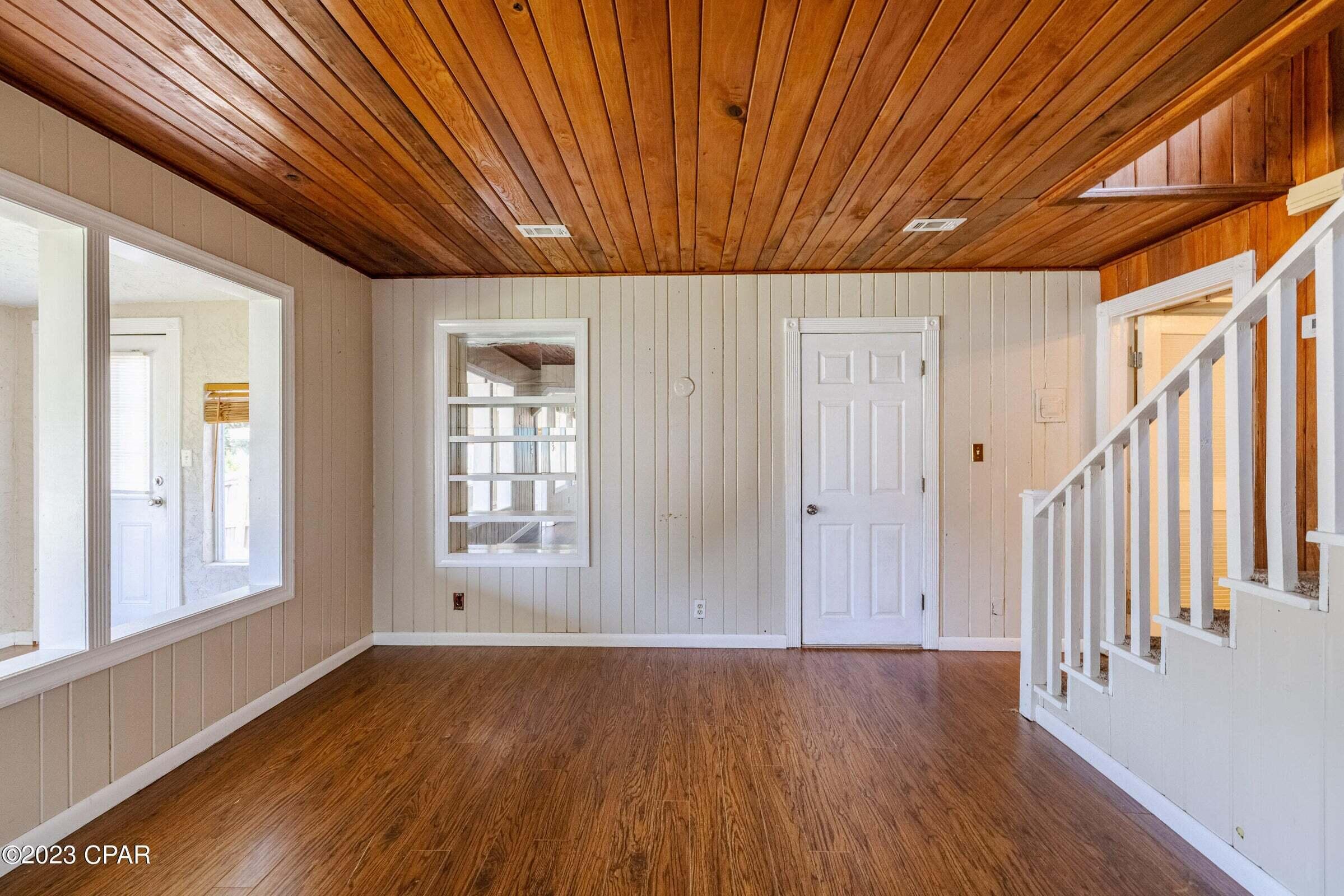 LAGUNA BEACH ESTATES 7TH ADDN - Residential