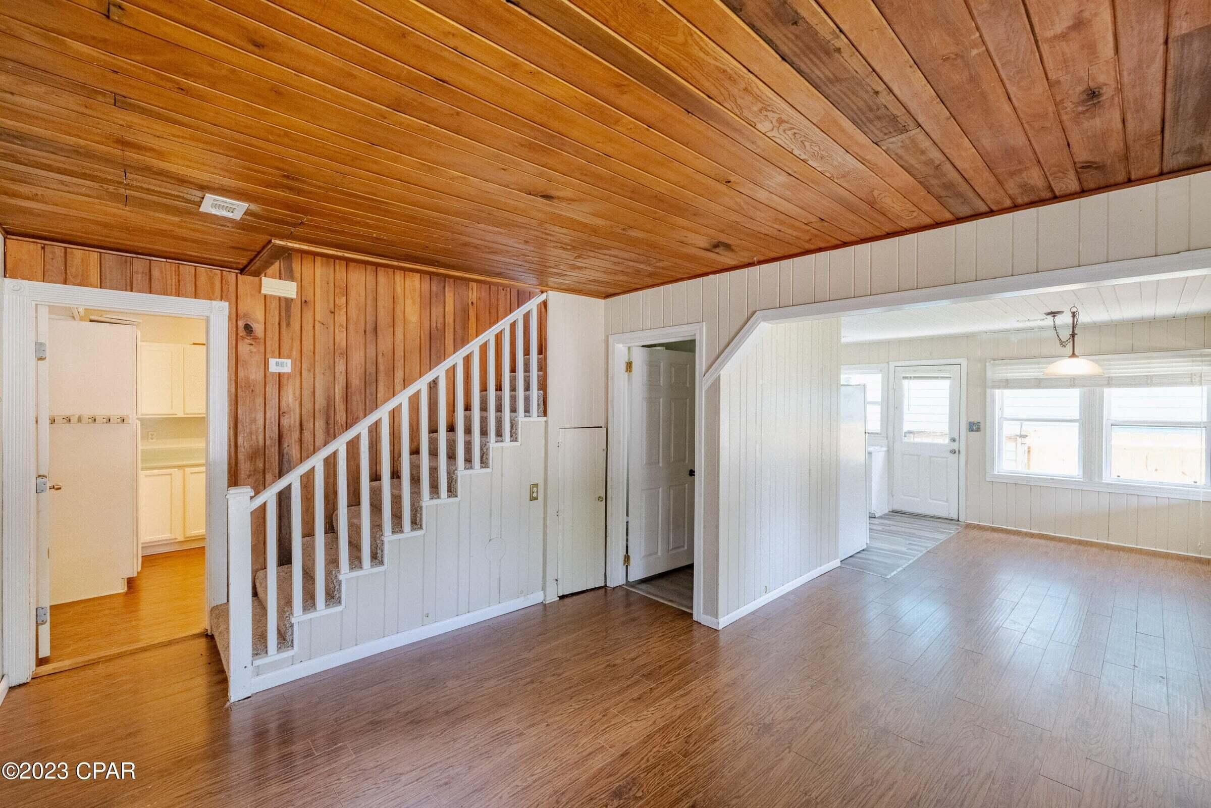 LAGUNA BEACH ESTATES 7TH ADDN - Residential