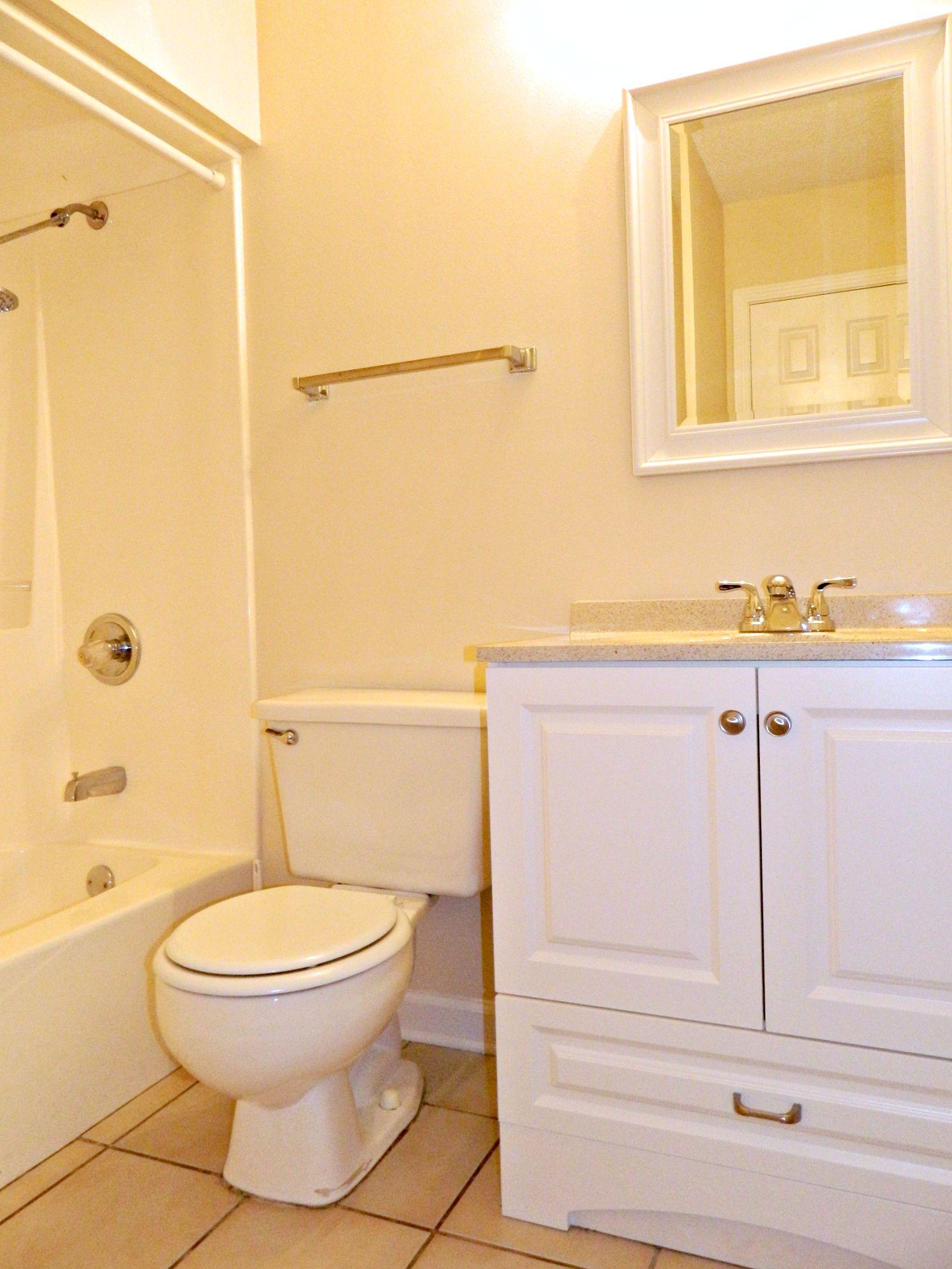 LAKESIDE CONDO AT BLUEWATER BAY - Residential