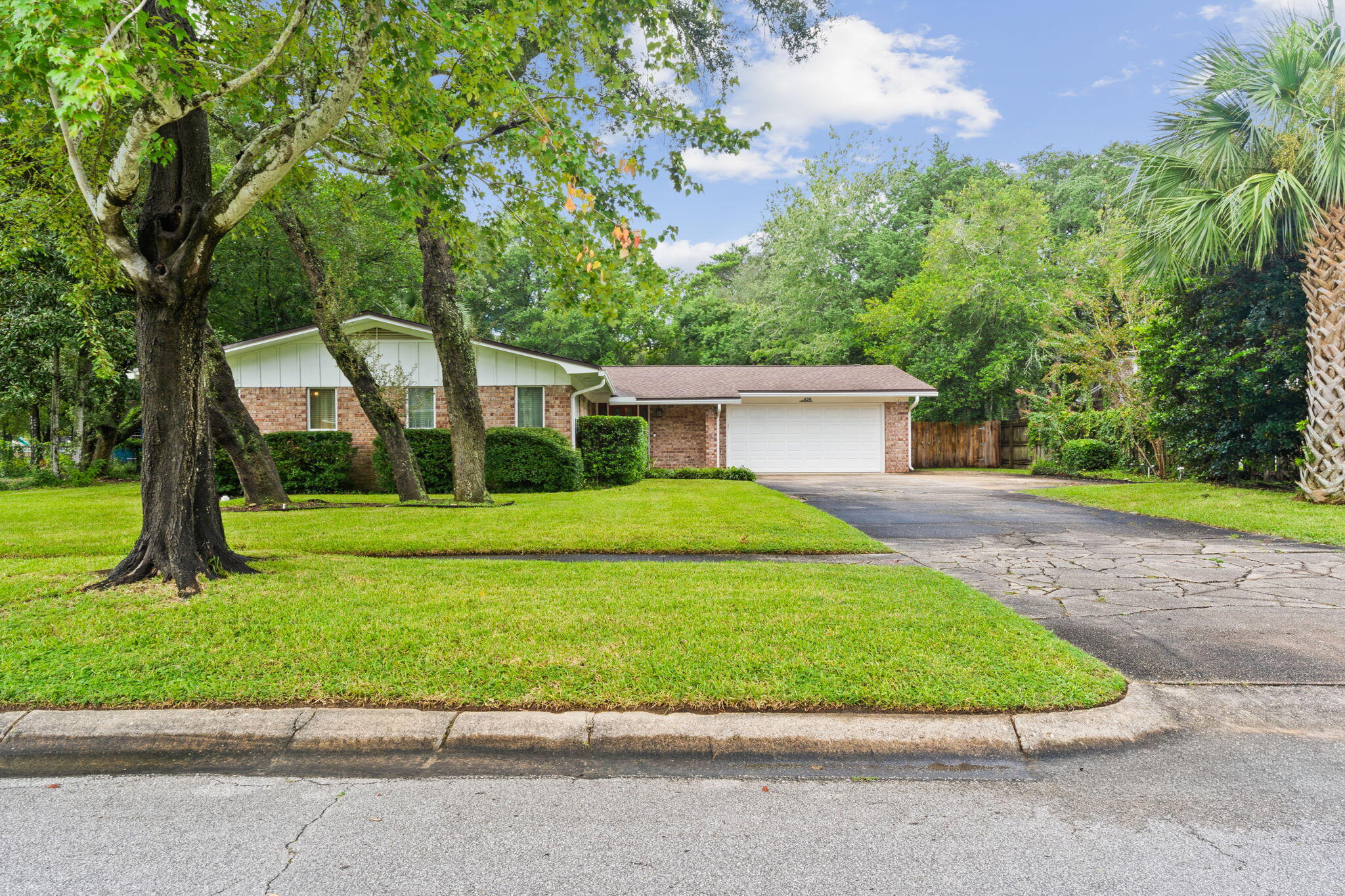 629 NE Merioneth Drive