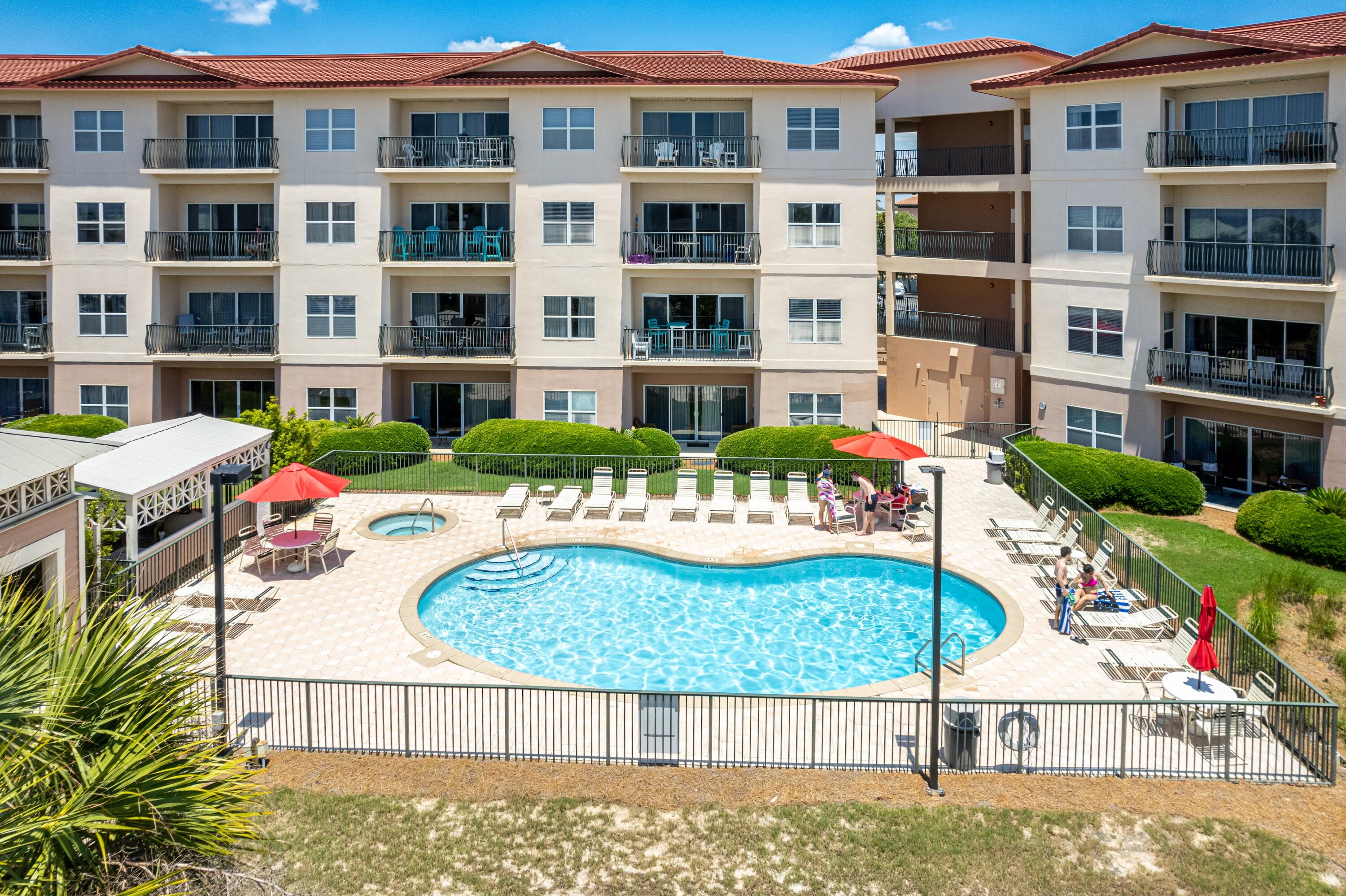 EMERALD WATERS - Residential