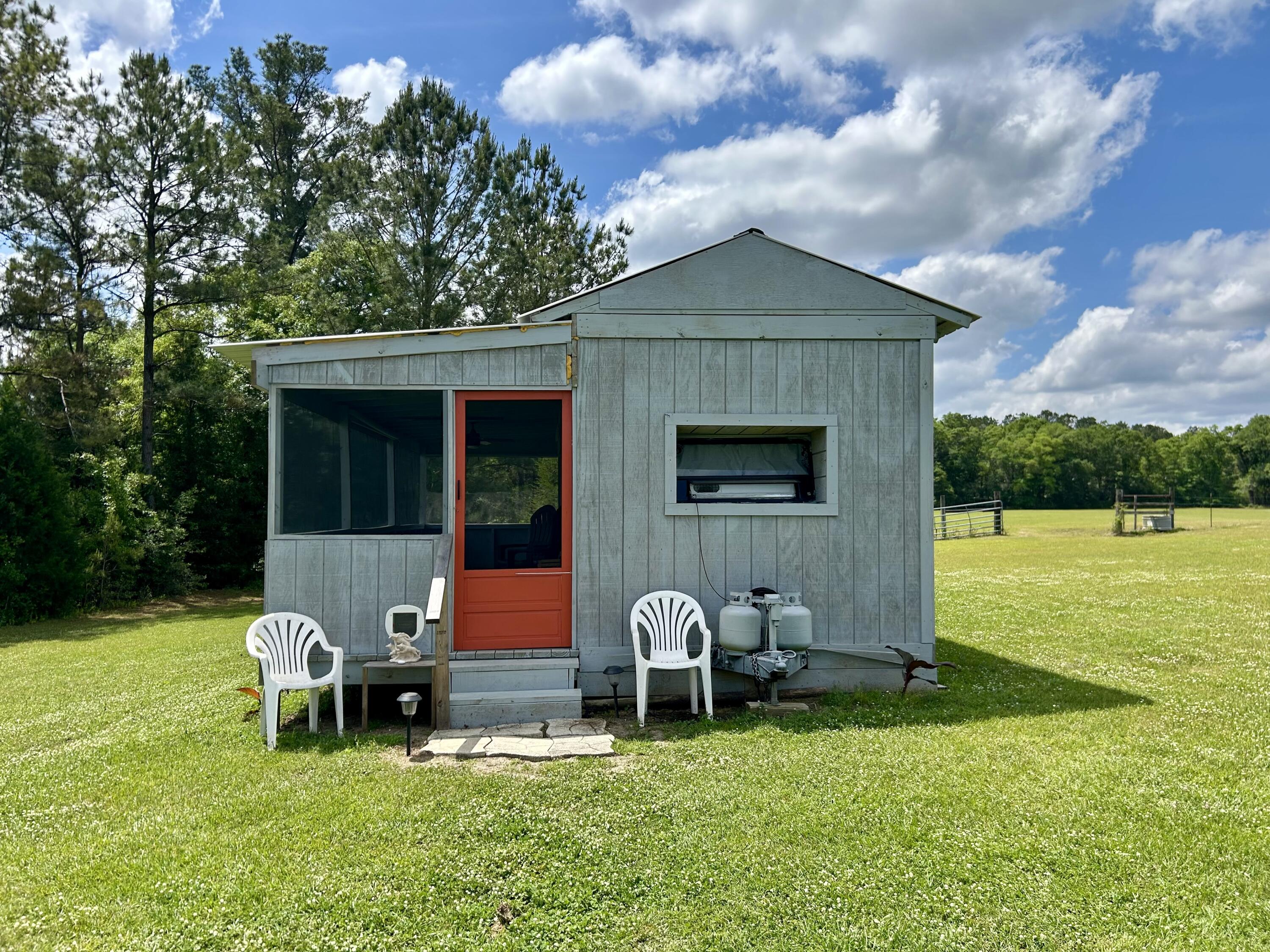NO RECORDED SUBDIVISION - Farm