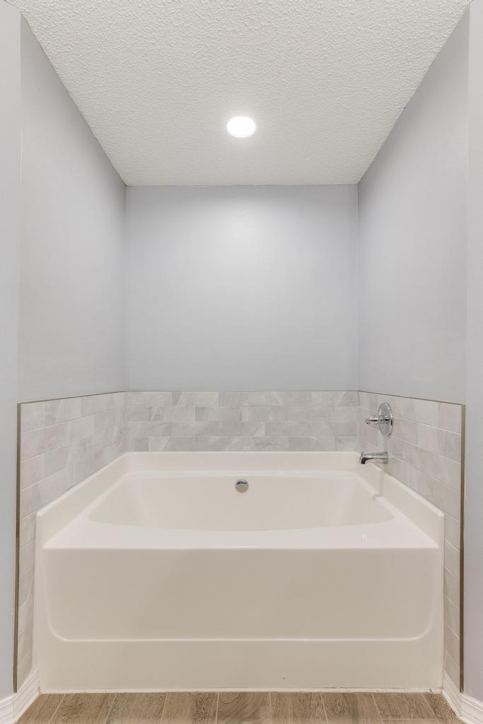 NORTHVIEW ESTATES 7TH ADDN - Residential Lease